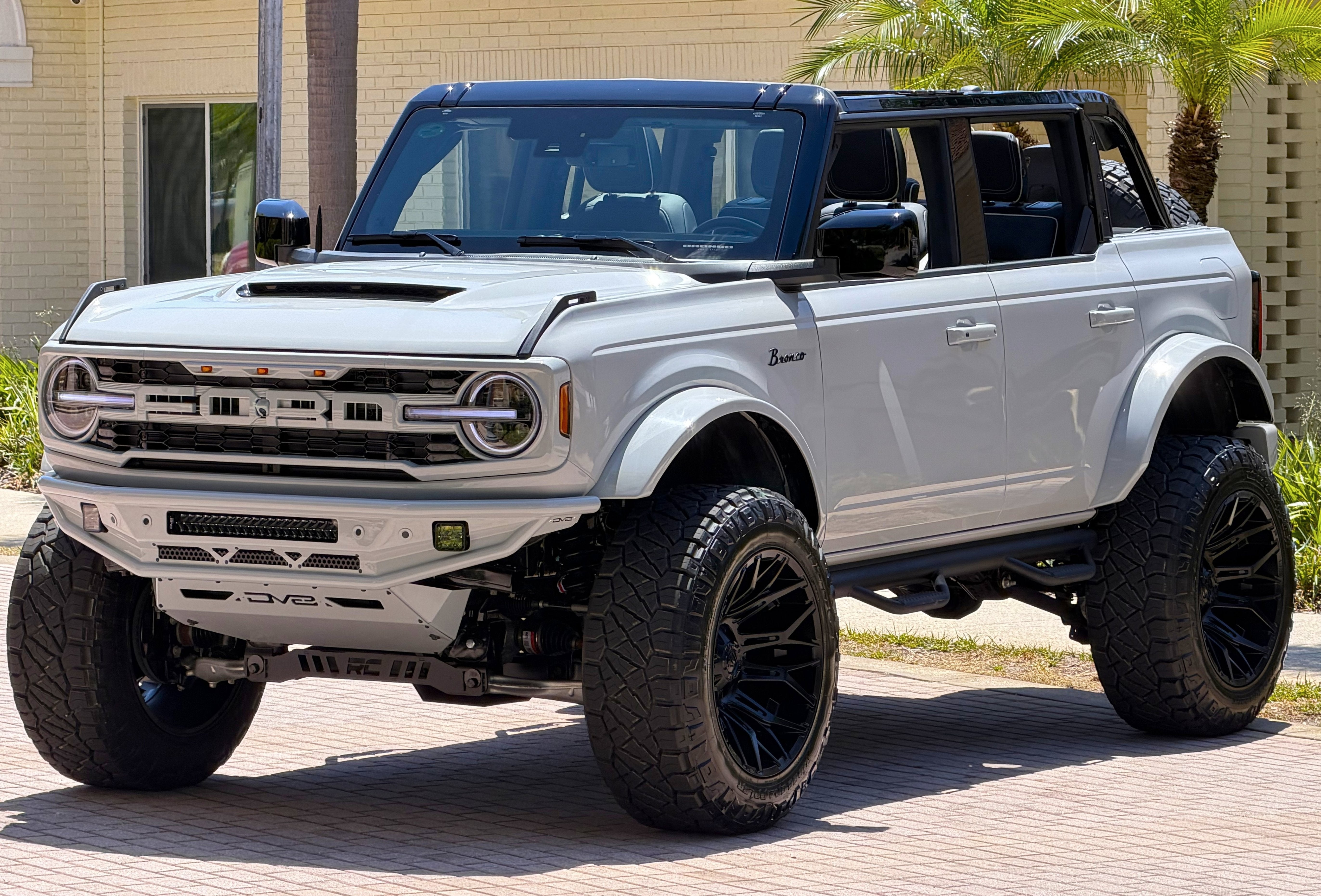 2026 Ford Bronco Outer Banks V6 Black Appearance Package Luxury Package