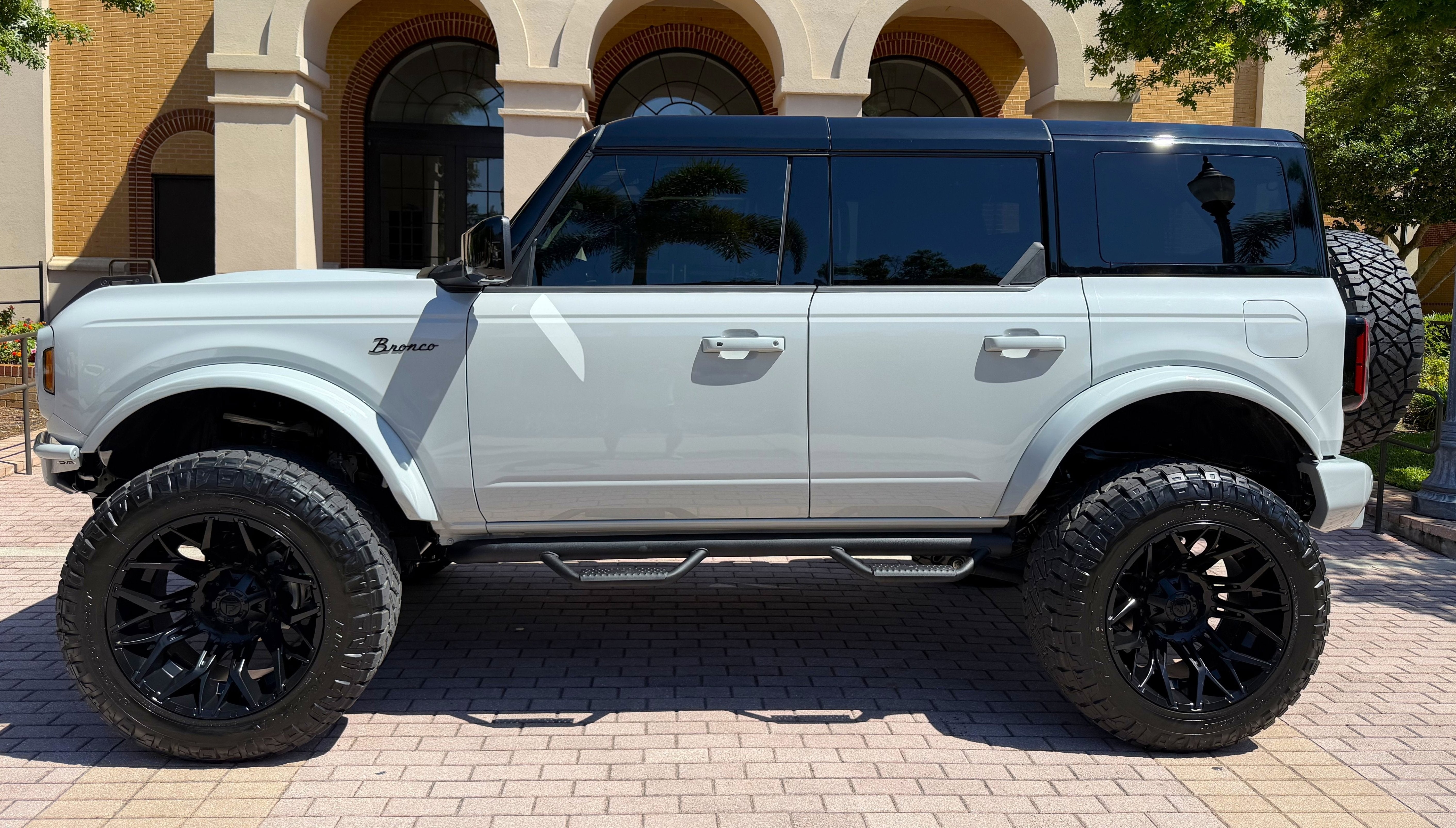 2026 Ford Bronco Outer Banks V6 Black Appearance Package Luxury Package