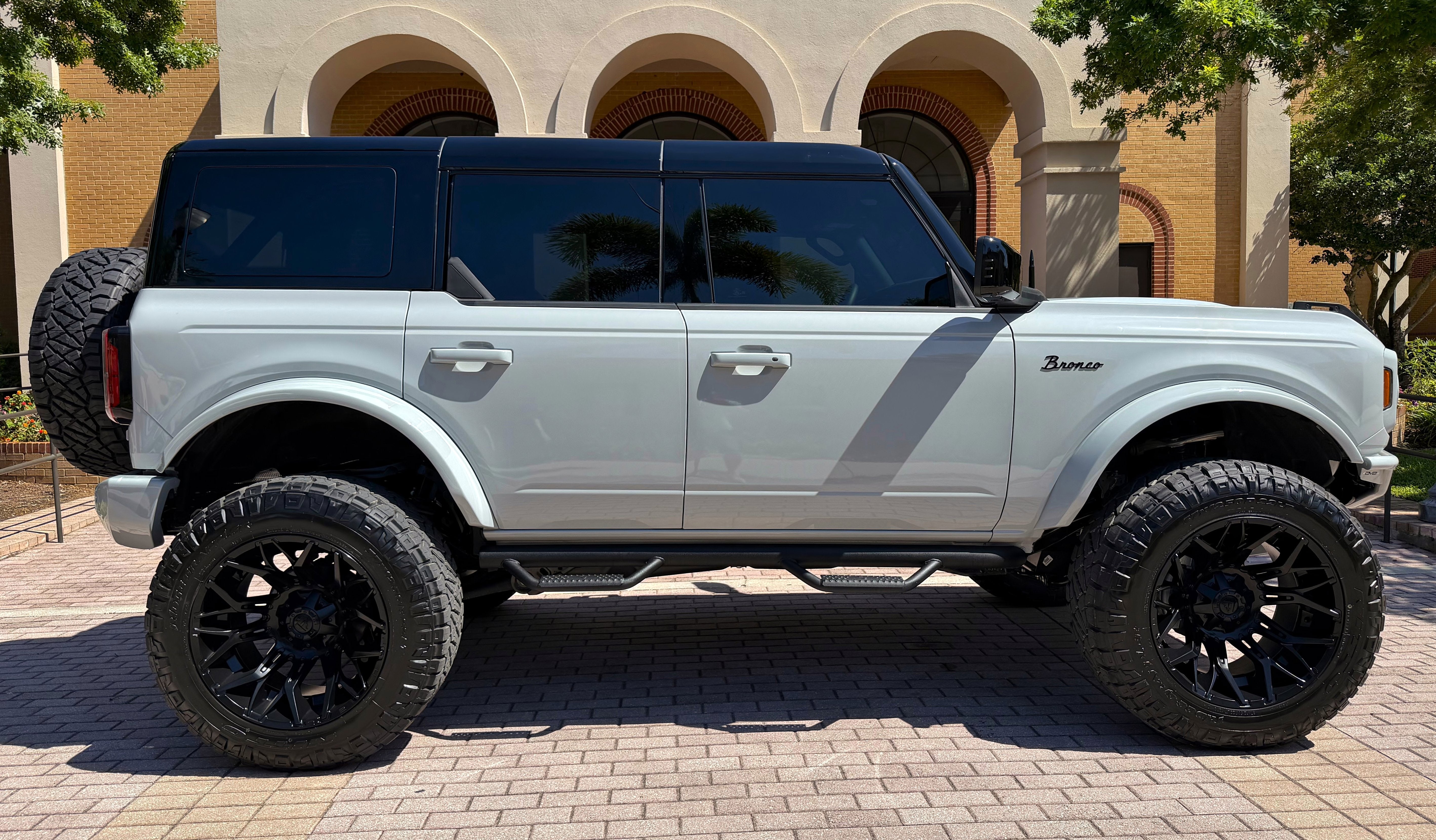 2026 Ford Bronco Outer Banks V6 Black Appearance Package Luxury Package