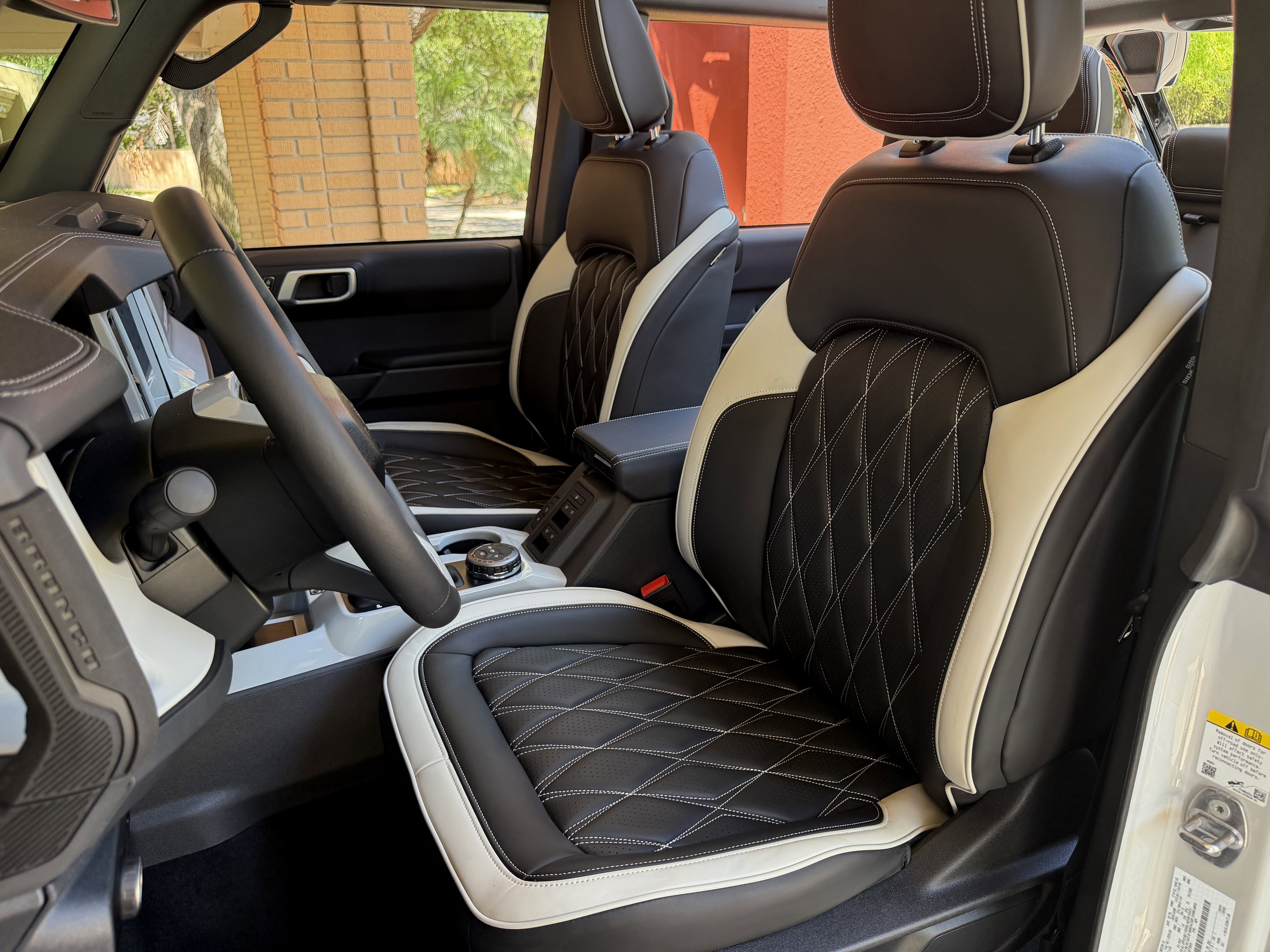 2026 Ford Bronco Outer Banks V6 Black Appearance Package Luxury Package