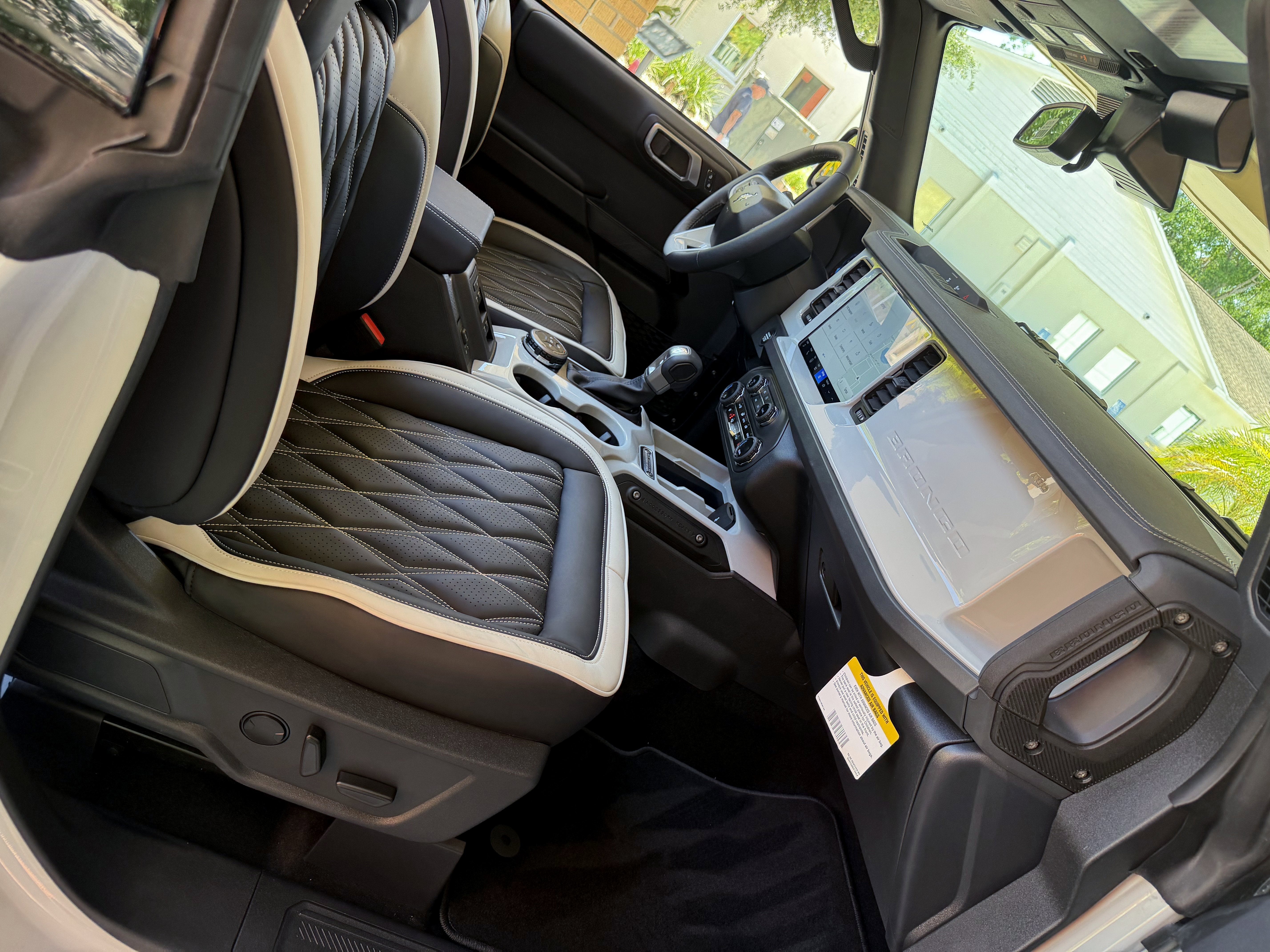 2026 Ford Bronco Outer Banks V6 Black Appearance Package Luxury Package