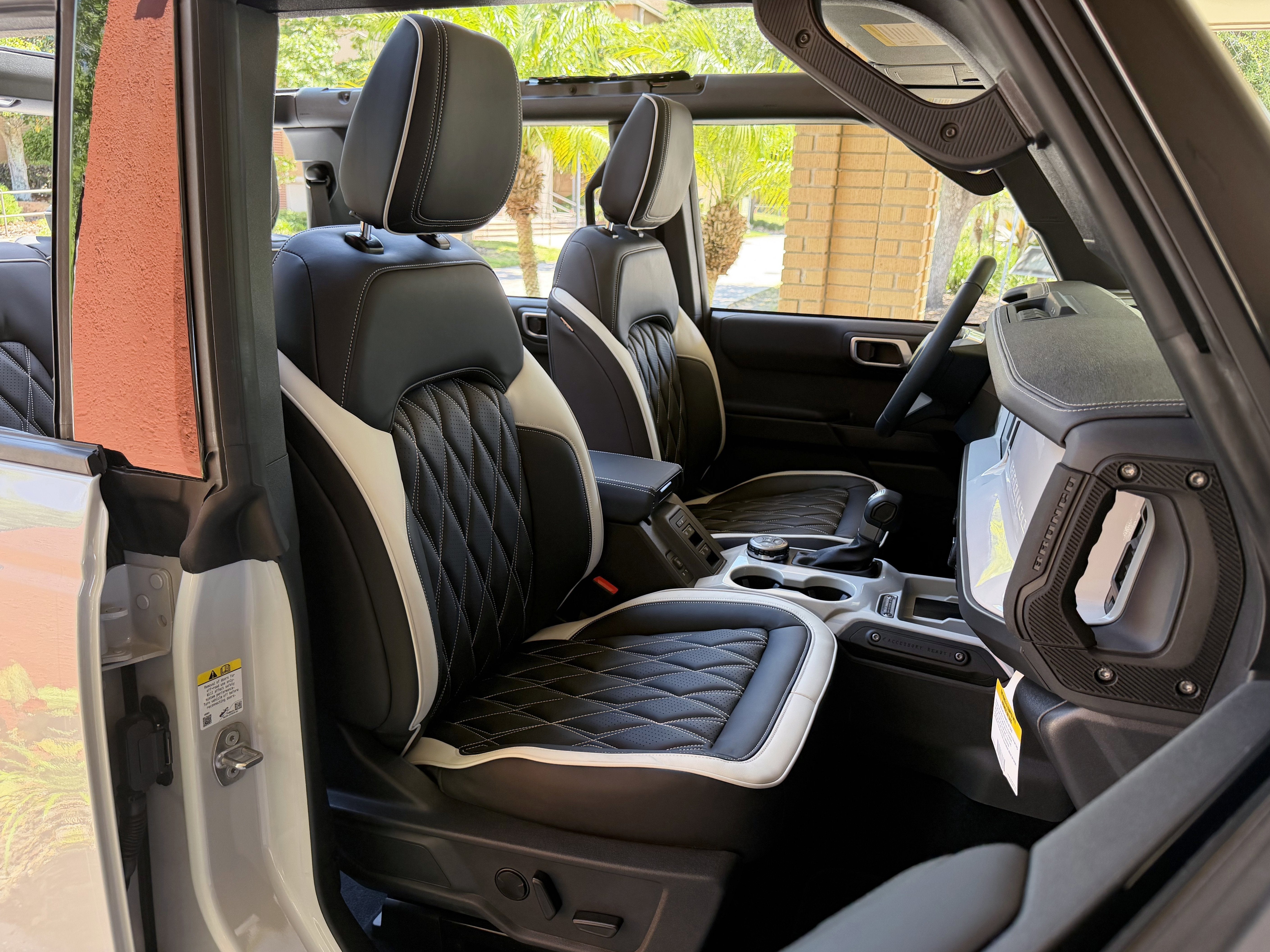 2026 Ford Bronco Outer Banks V6 Black Appearance Package Luxury Package