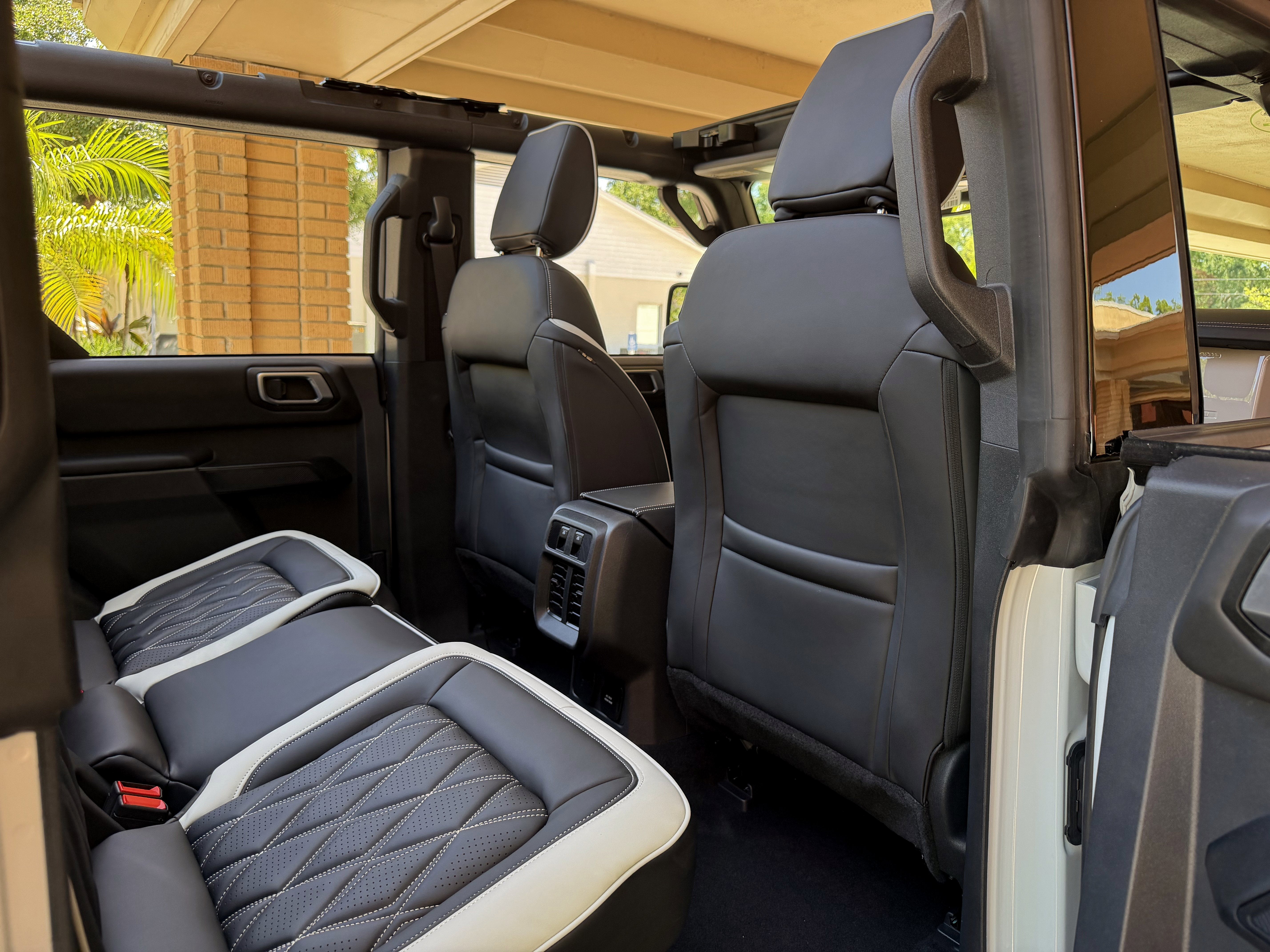 2026 Ford Bronco Outer Banks V6 Black Appearance Package Luxury Package