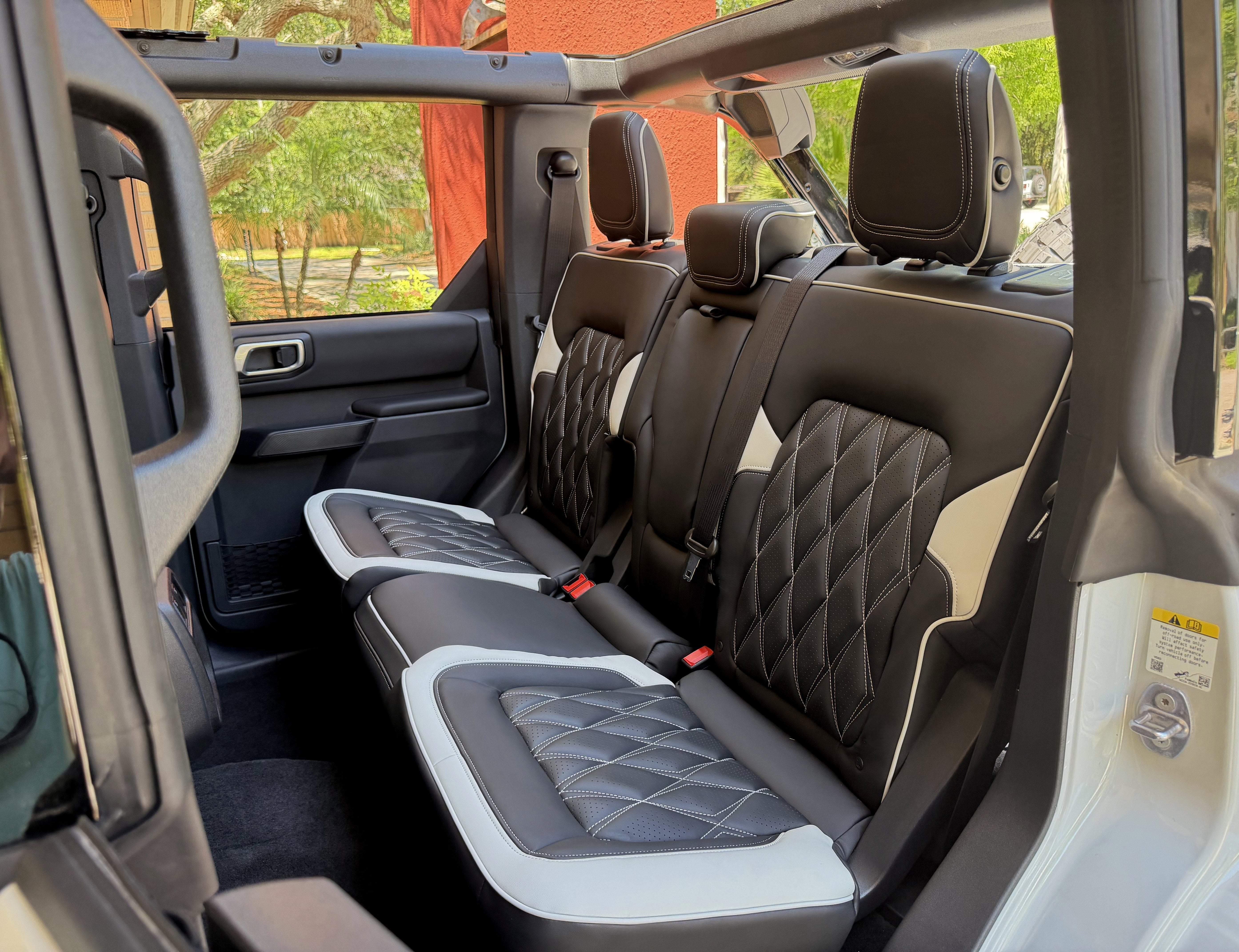 2026 Ford Bronco Outer Banks V6 Black Appearance Package Luxury Package