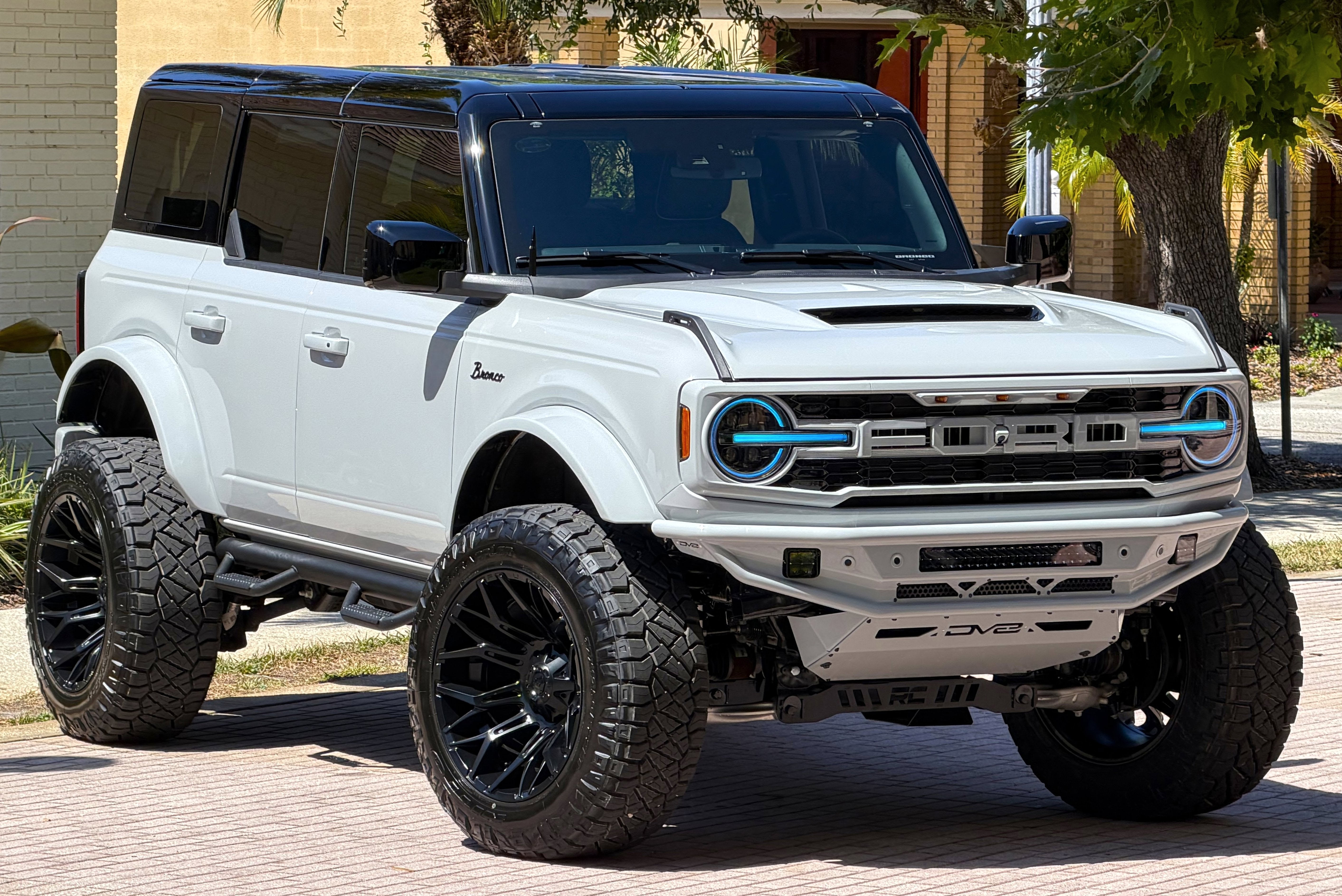 2026 Ford Bronco Outer Banks V6 Black Appearance Package Luxury Package
