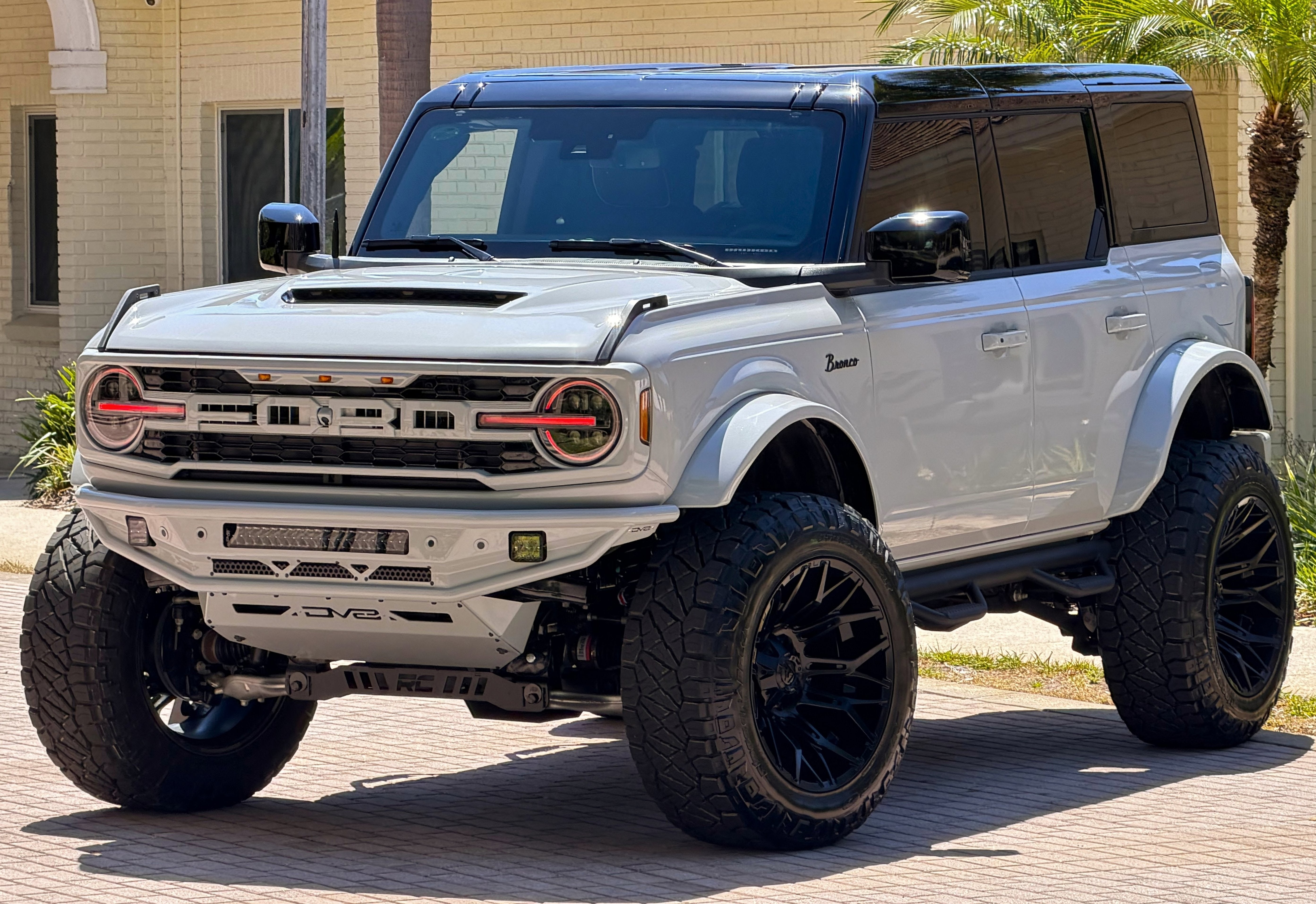 2026 Ford Bronco Outer Banks V6 Black Appearance Package Luxury Package
