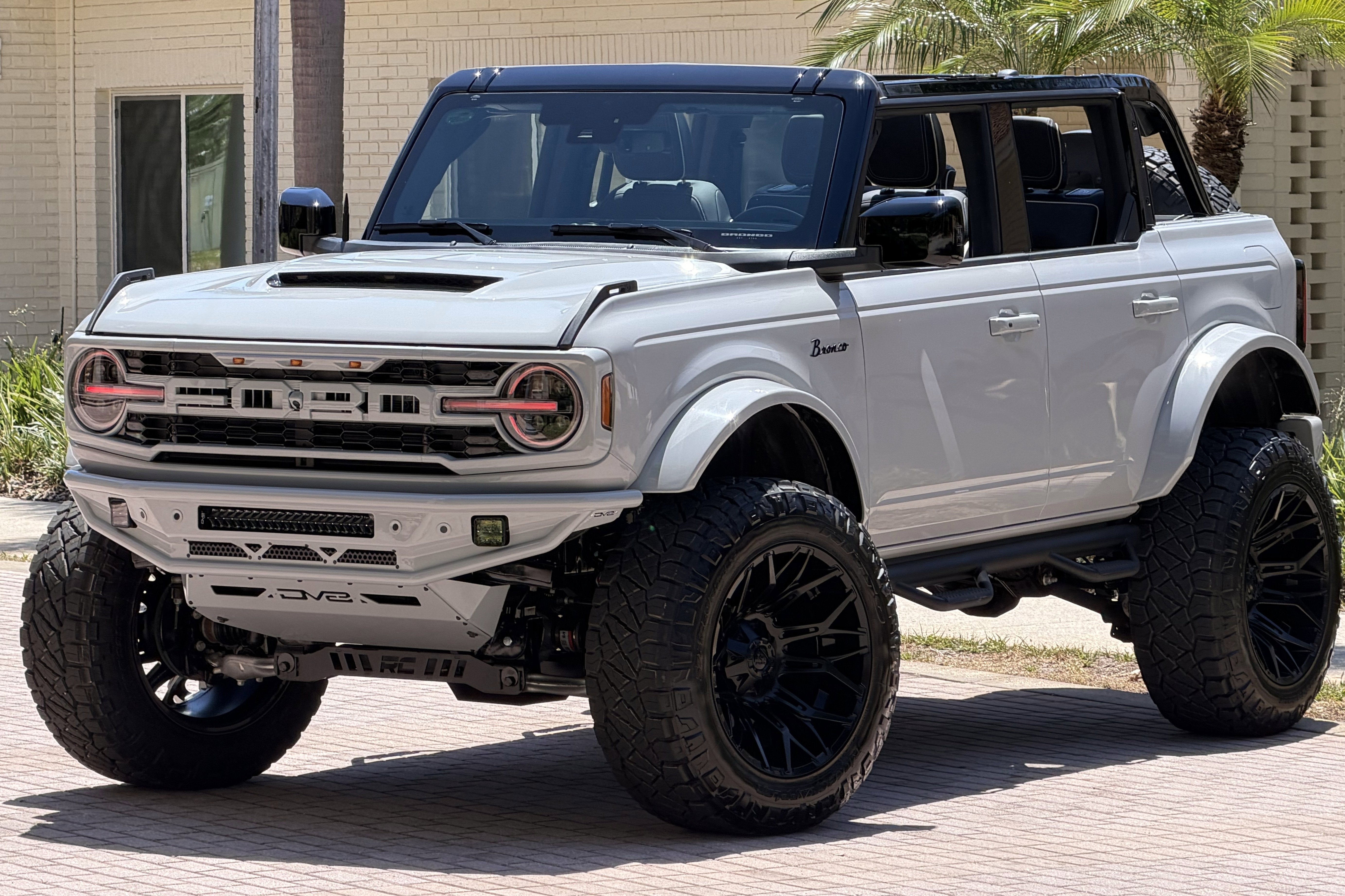 2026 Ford Bronco Outer Banks V6 Black Appearance Package Luxury Package
