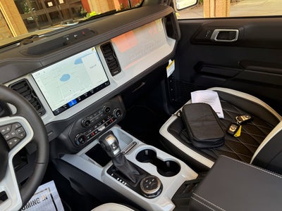 2026 Ford Bronco Outer Banks V6 Black Appearance Package Luxury Package