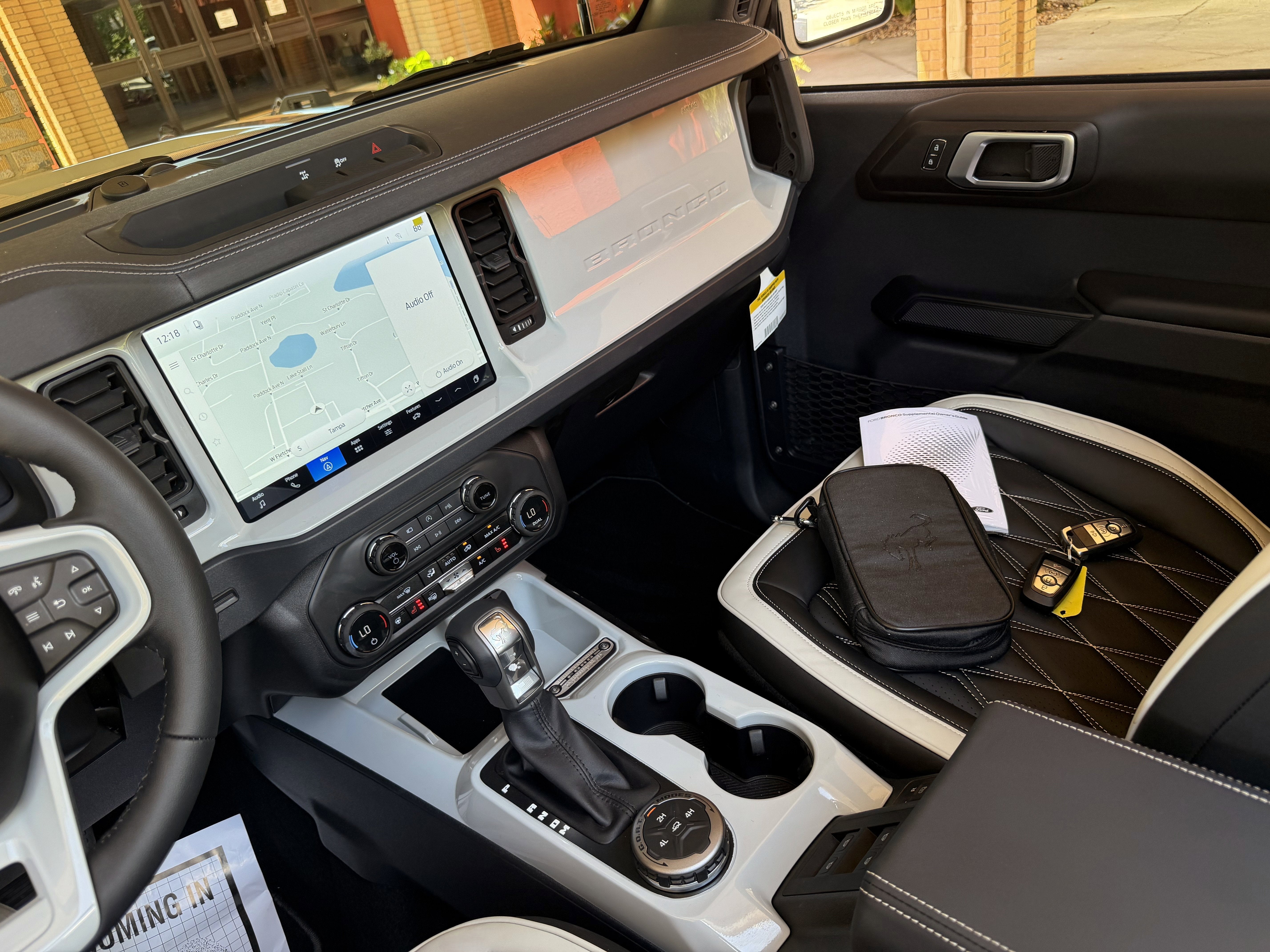 2026 Ford Bronco Outer Banks V6 Black Appearance Package Luxury Package