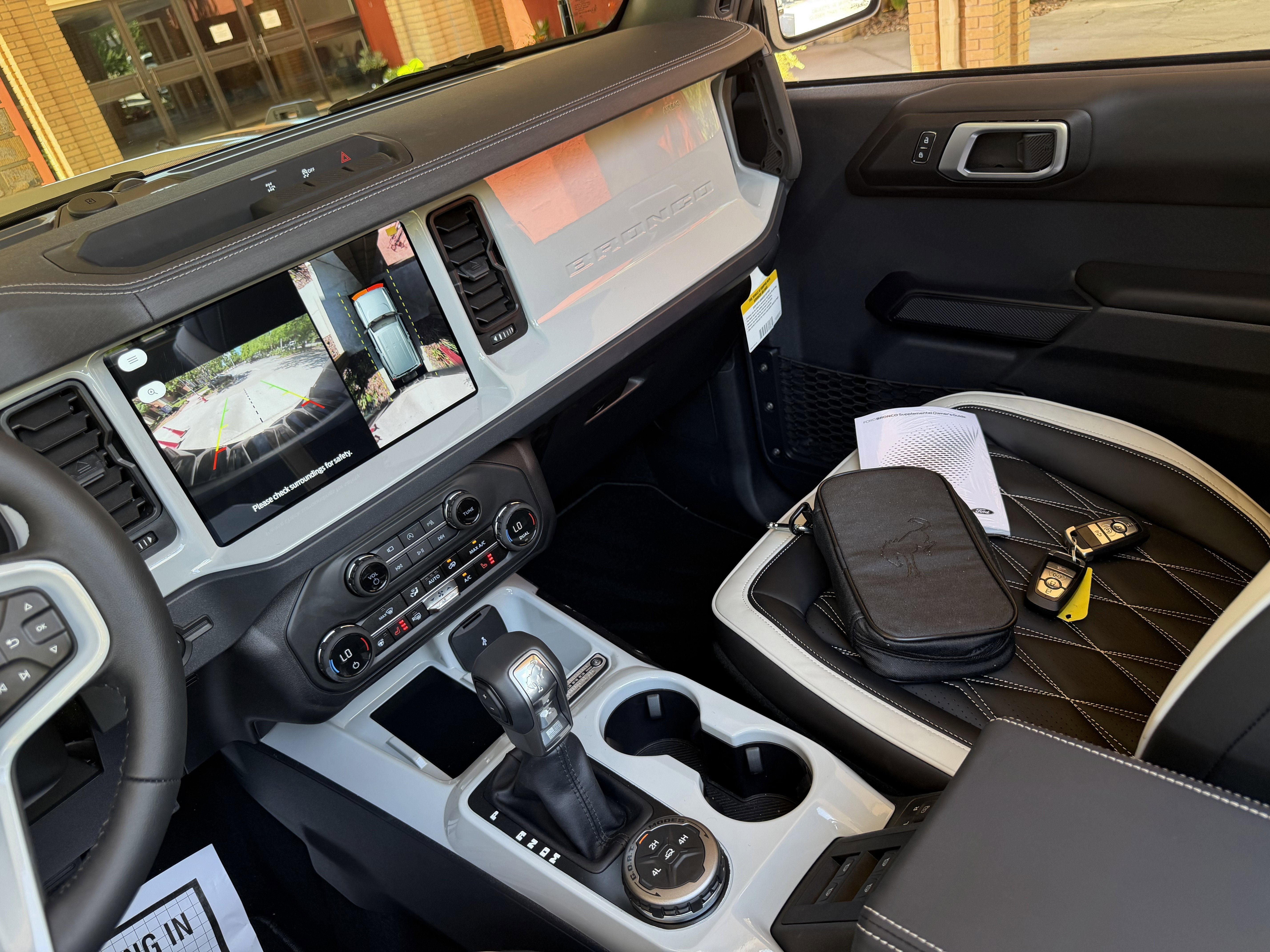 2026 Ford Bronco Outer Banks V6 Black Appearance Package Luxury Package