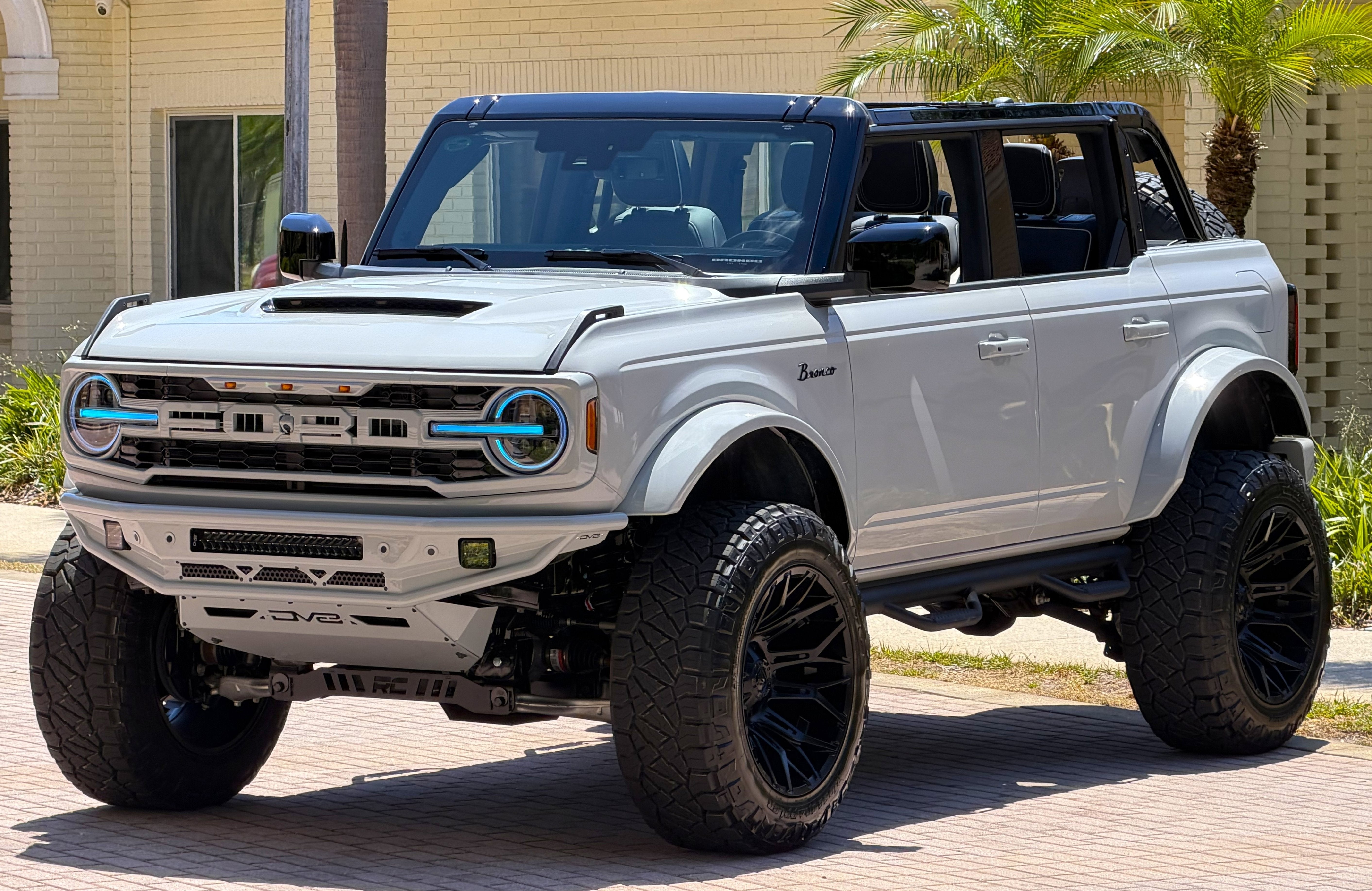 2026 Ford Bronco Outer Banks V6 Black Appearance Package Luxury Package