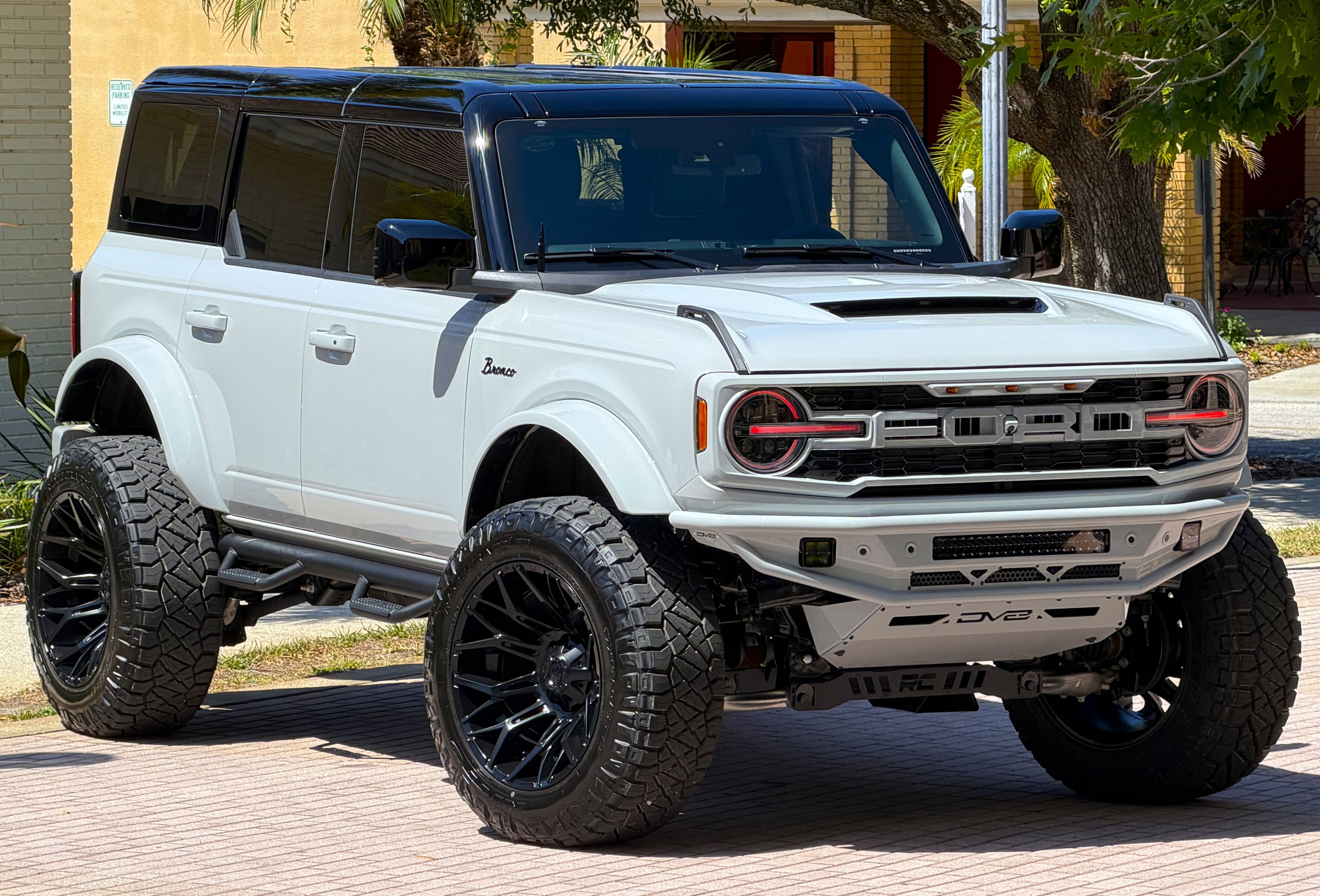 2026 Ford Bronco Outer Banks V6 Black Appearance Package Luxury Package