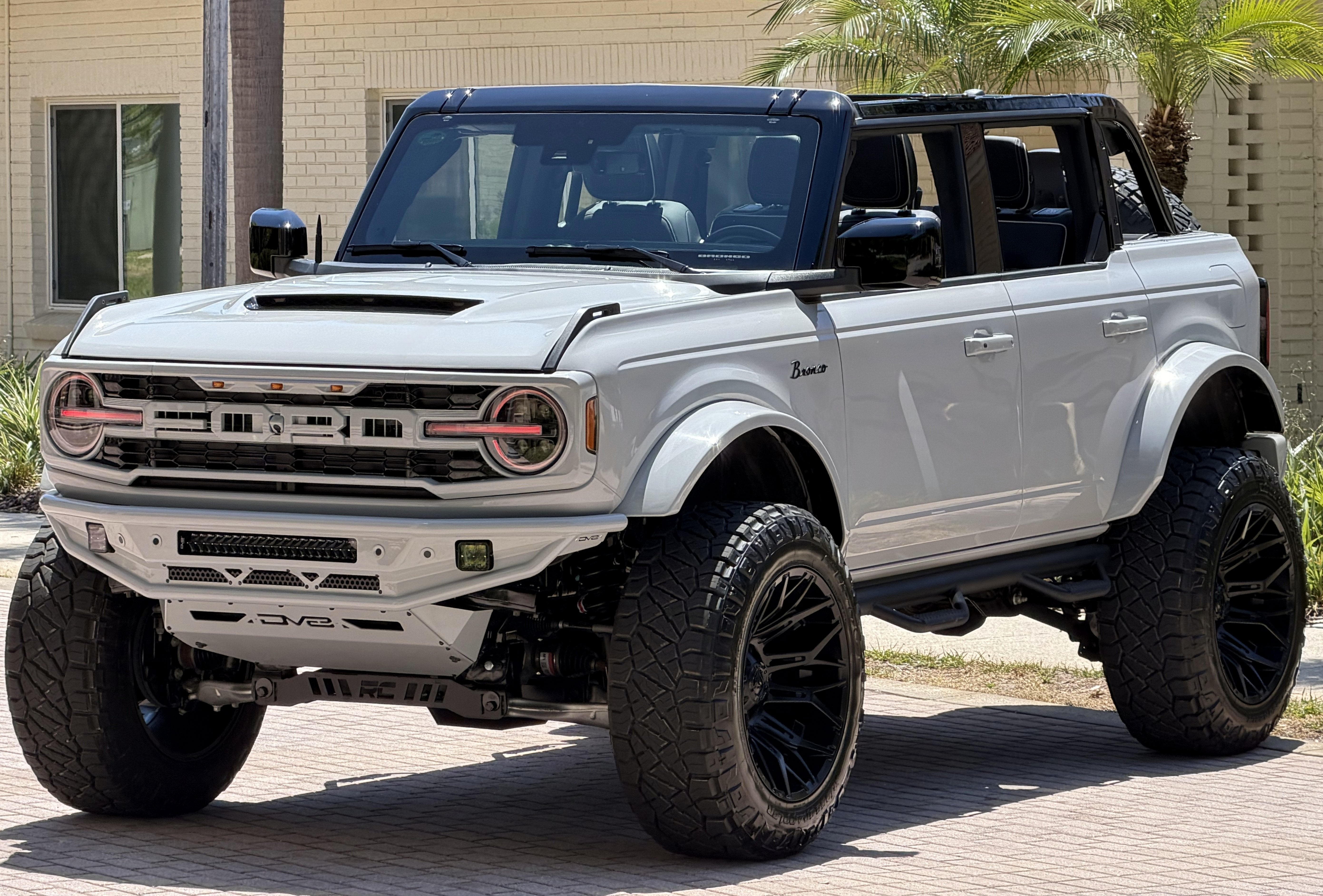 2026 Ford Bronco Outer Banks V6 Black Appearance Package Luxury Package