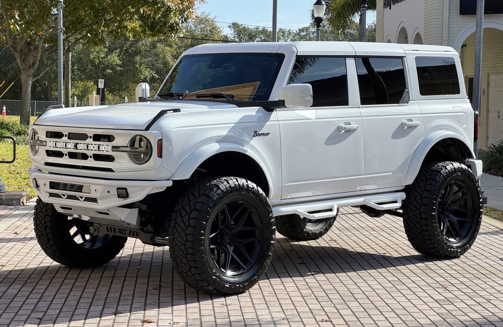 2024 Ford Bronco Outer Banks V6 Luxury Package Custom Lifted