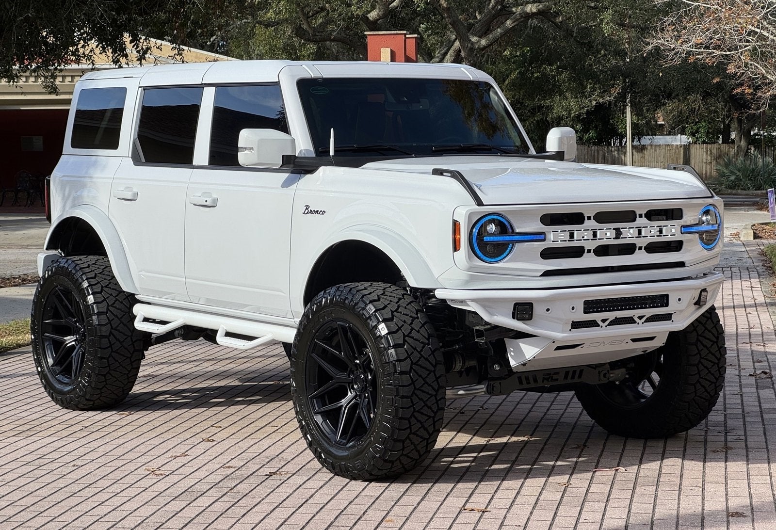 2024 Ford Bronco Outer Banks V6 Luxury Package Custom Lifted