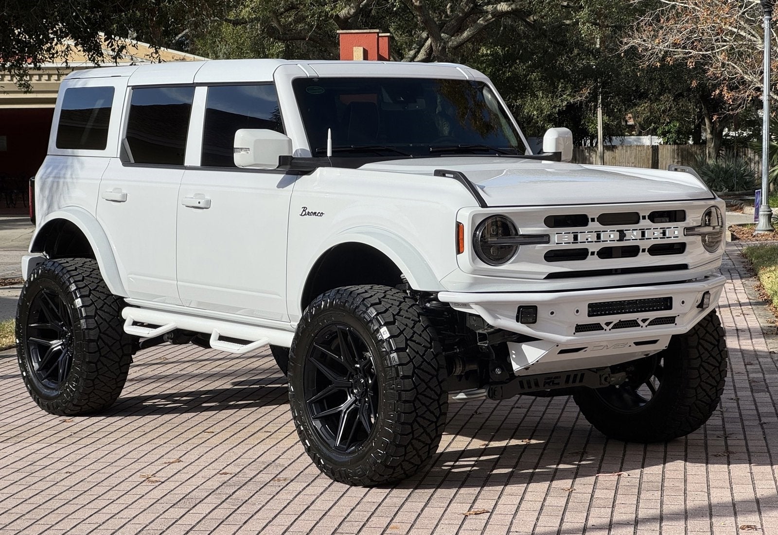 2024 Ford Bronco Outer Banks V6 Luxury Package Custom Lifted