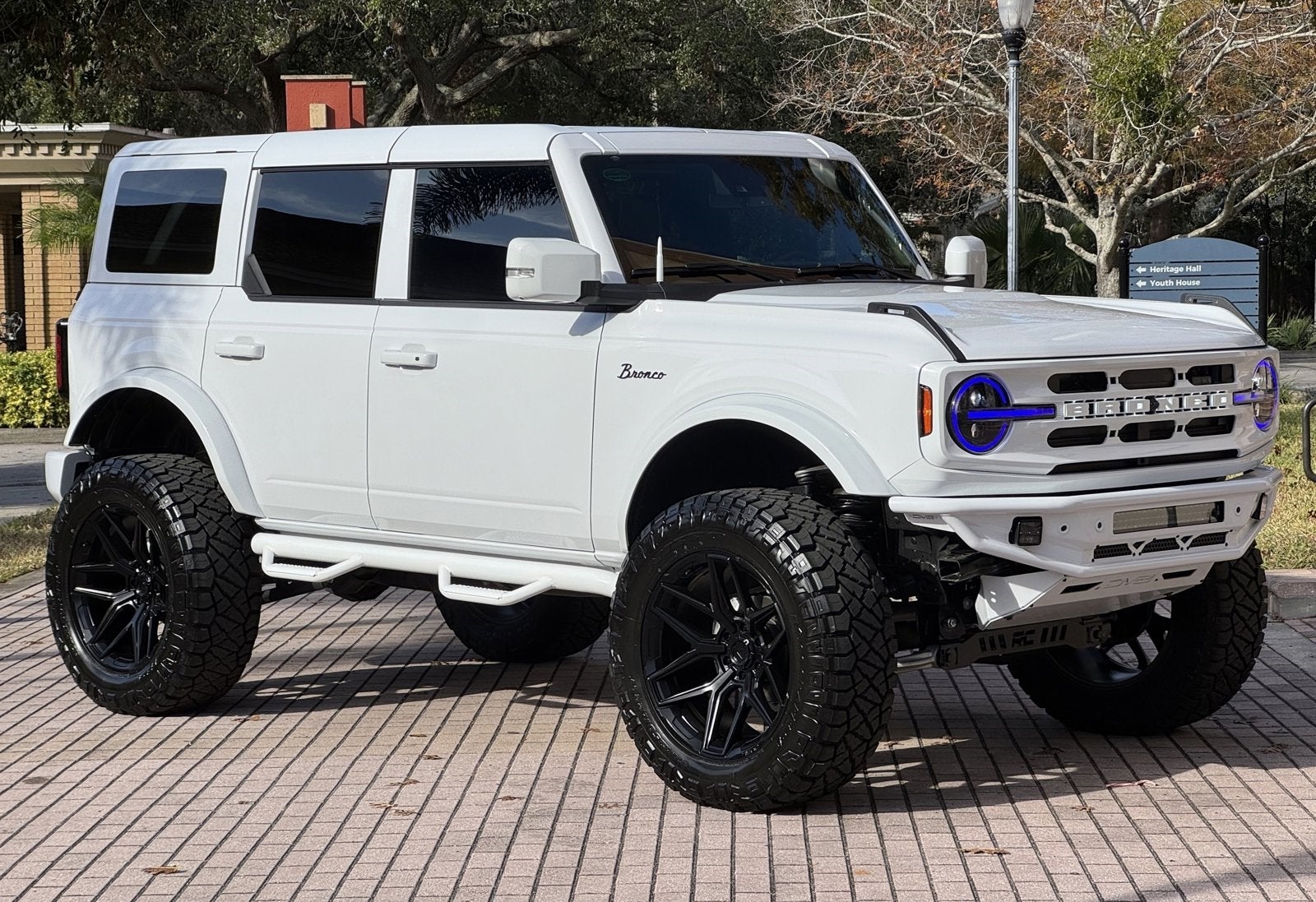 2024 Ford Bronco Outer Banks V6 Luxury Package Custom Lifted