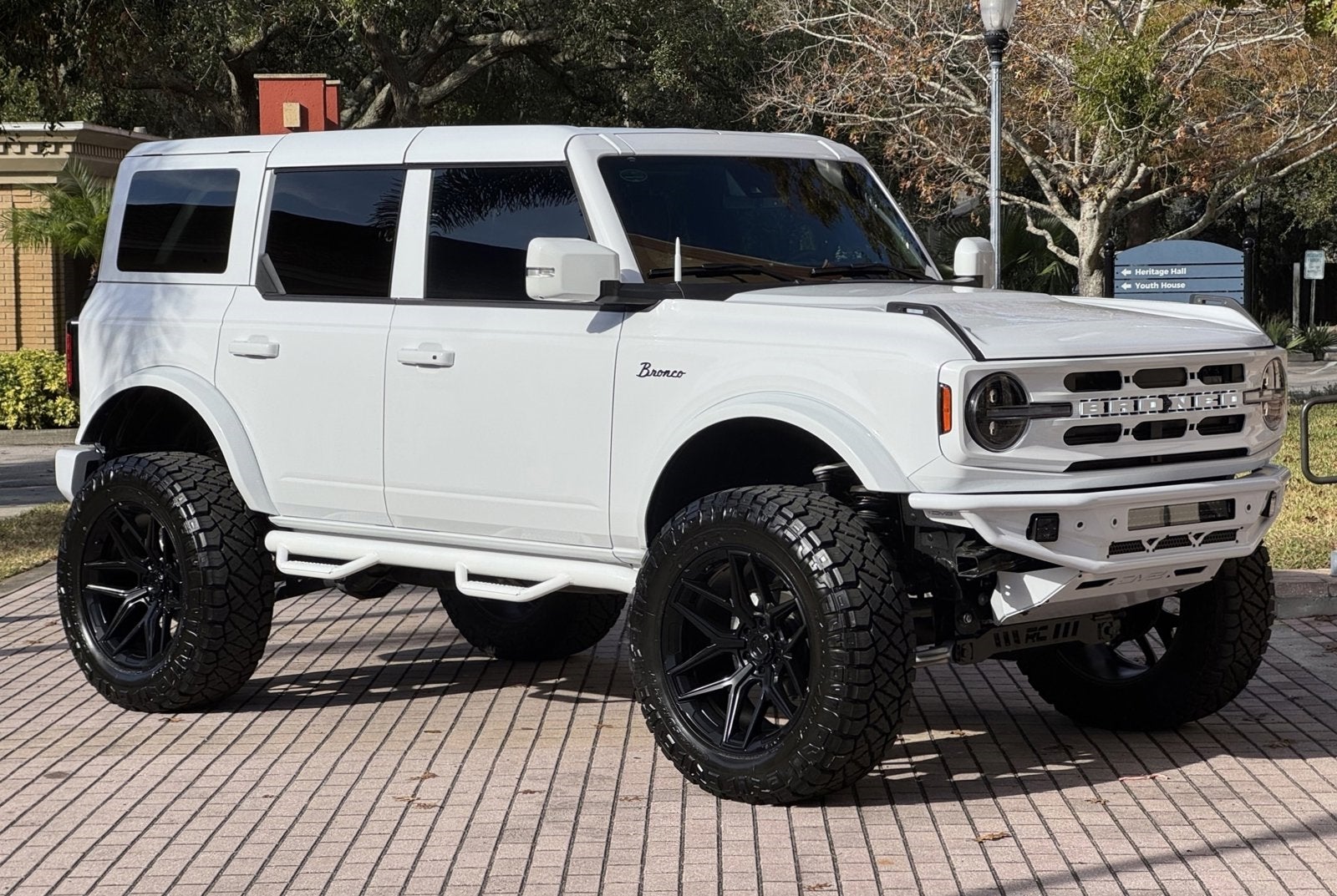 2024 Ford Bronco Outer Banks V6 Luxury Package Custom Lifted