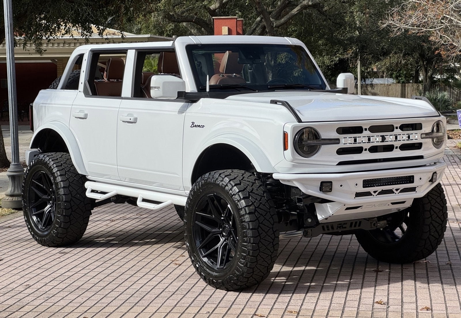 2024 Ford Bronco Outer Banks V6 Luxury Package Custom Lifted