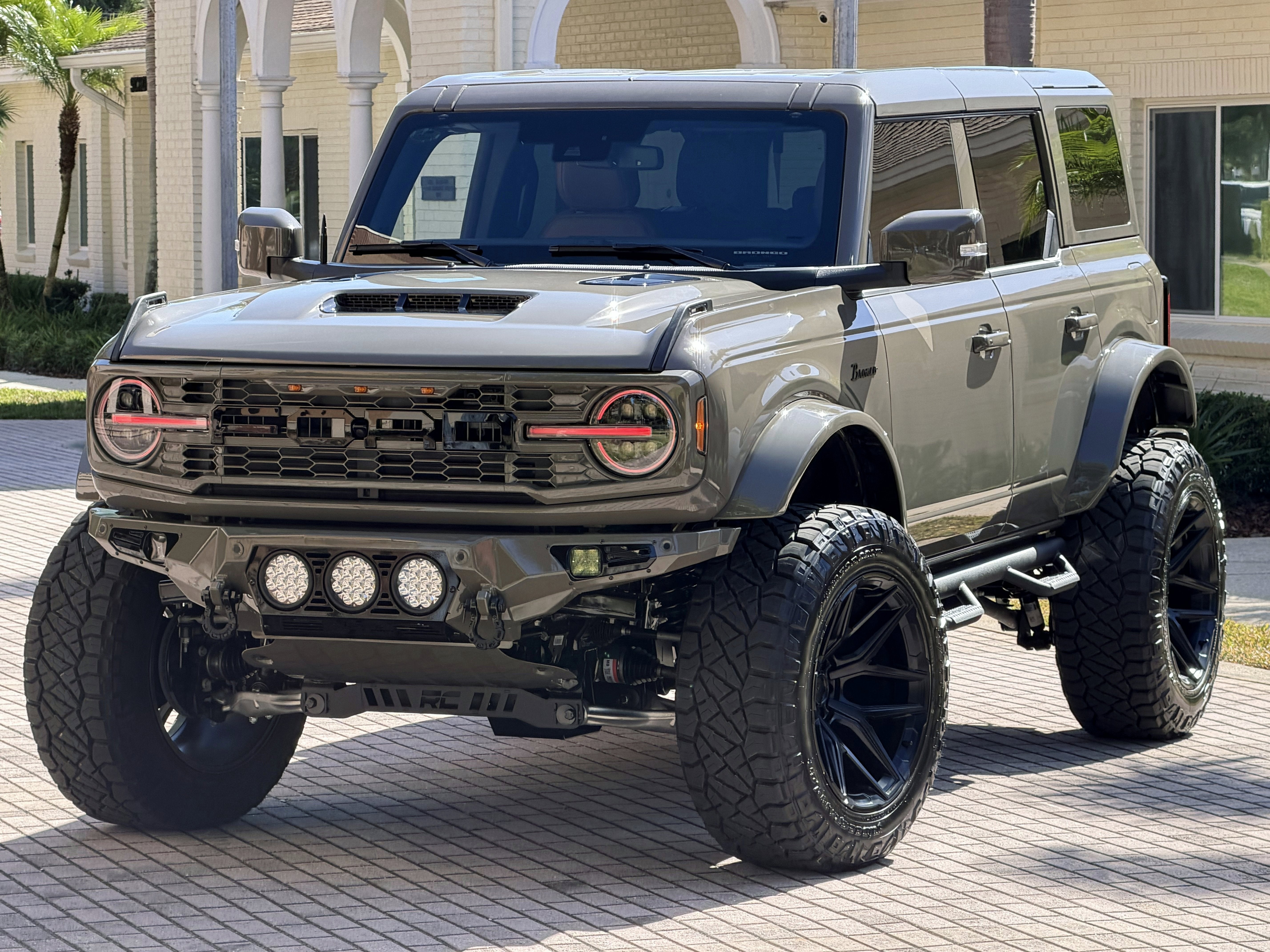 2025 Ford Bronco Outer Banks V6 Luxury Package Hard Top Custom Lifted
