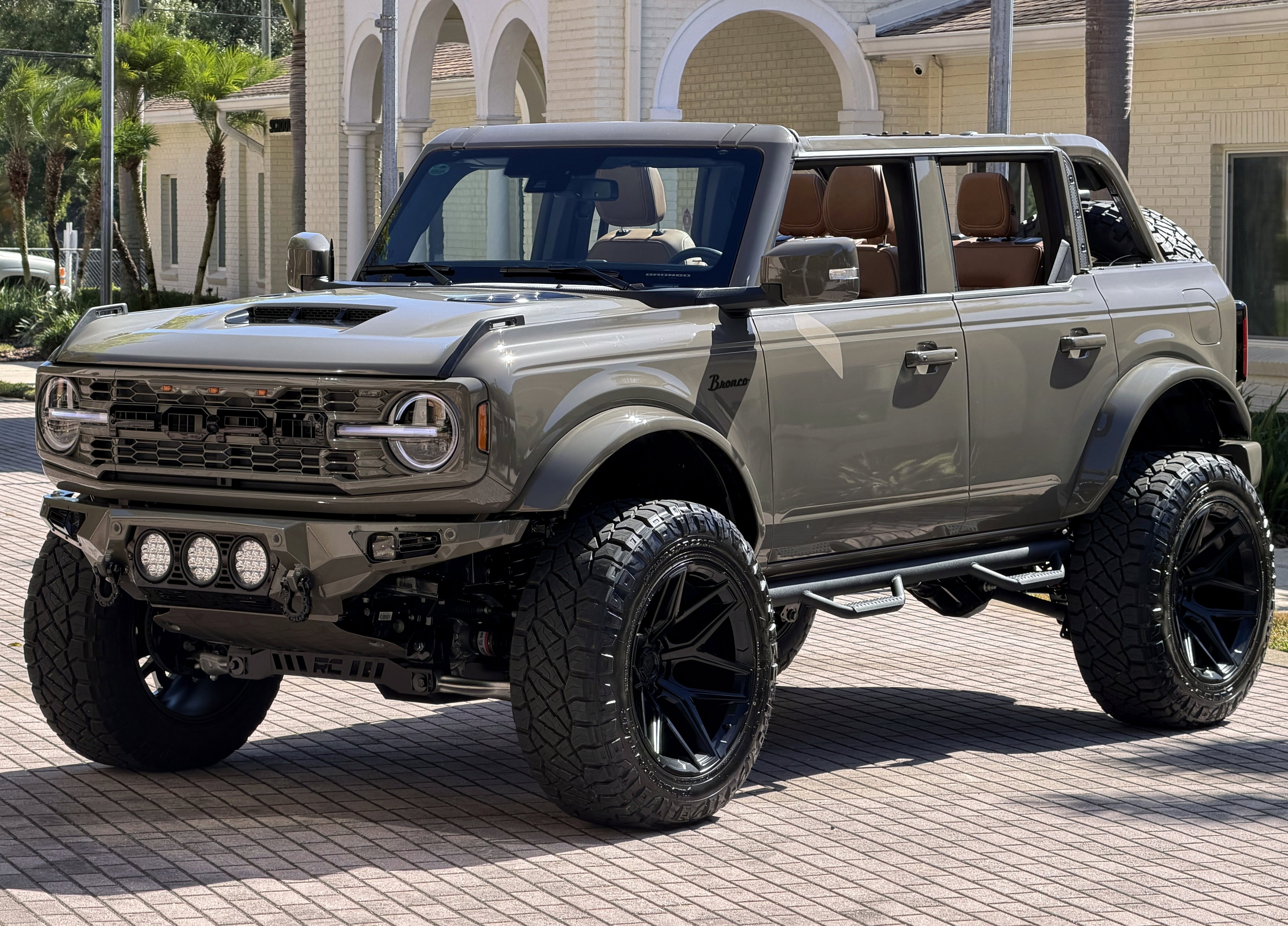 2025 Ford Bronco Outer Banks V6 Luxury Package Hard Top Custom Lifted