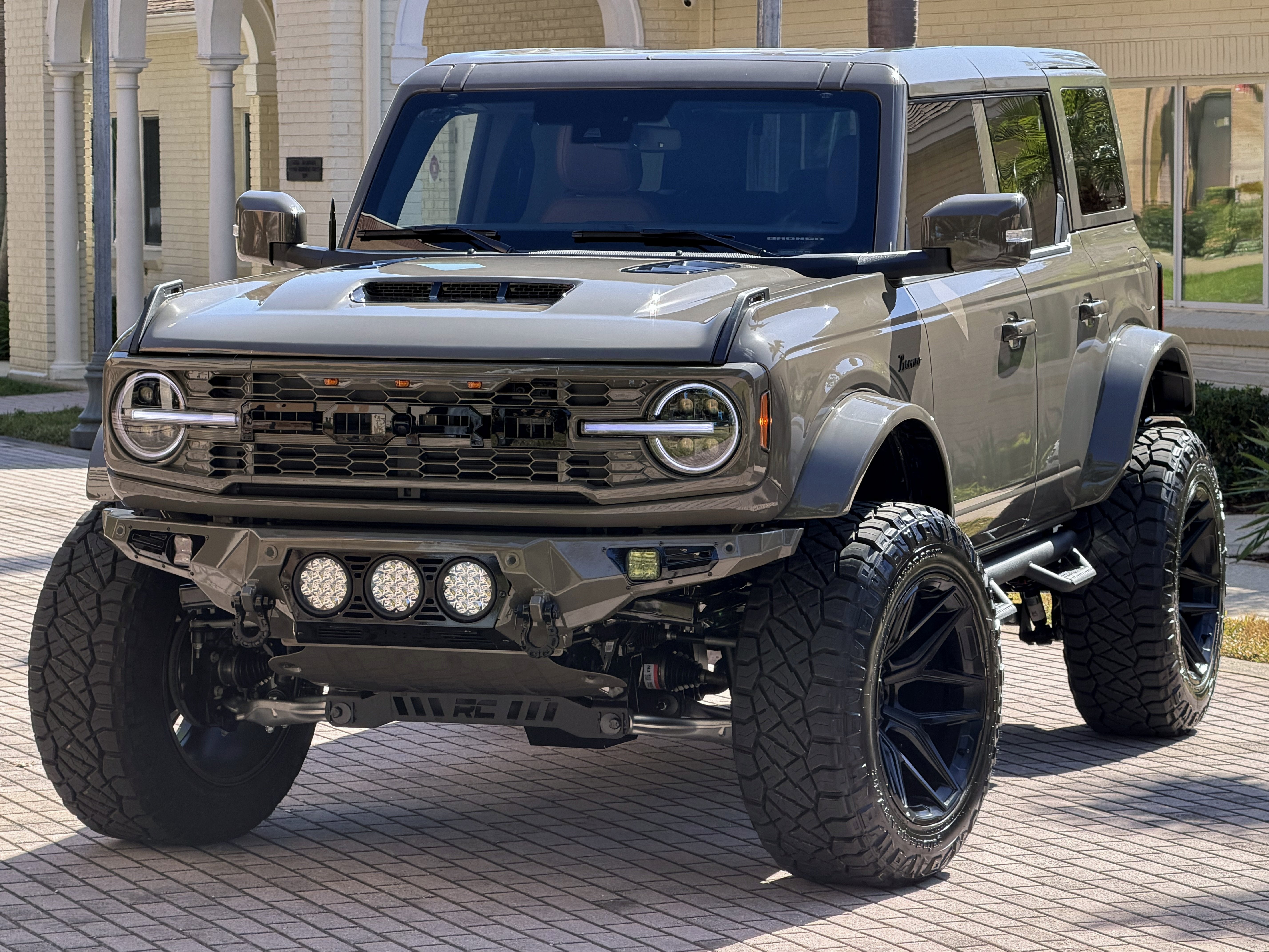 2025 Ford Bronco Outer Banks V6 Luxury Package Hard Top Custom Lifted