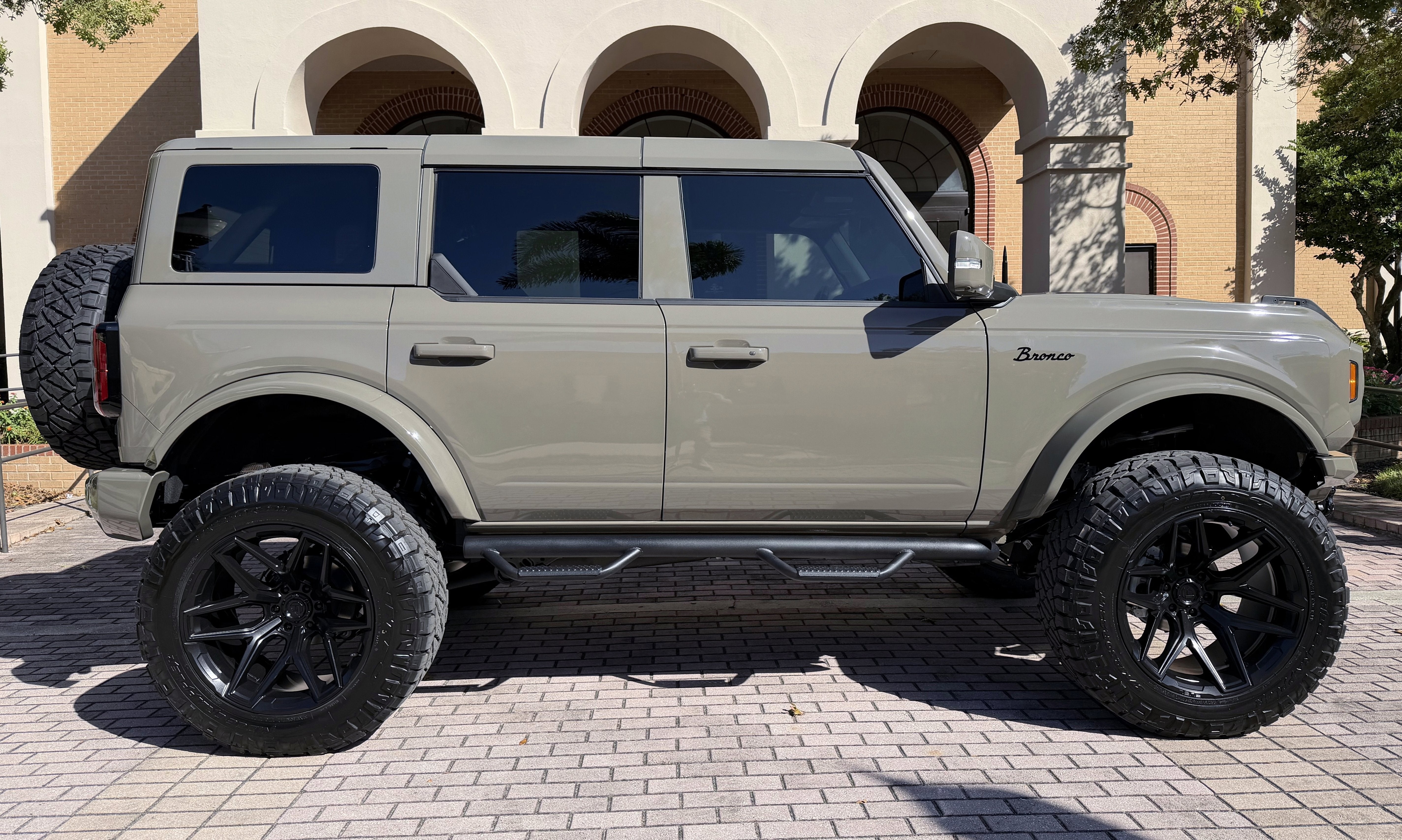 2025 Ford Bronco Outer Banks V6 Luxury Package Hard Top Custom Lifted