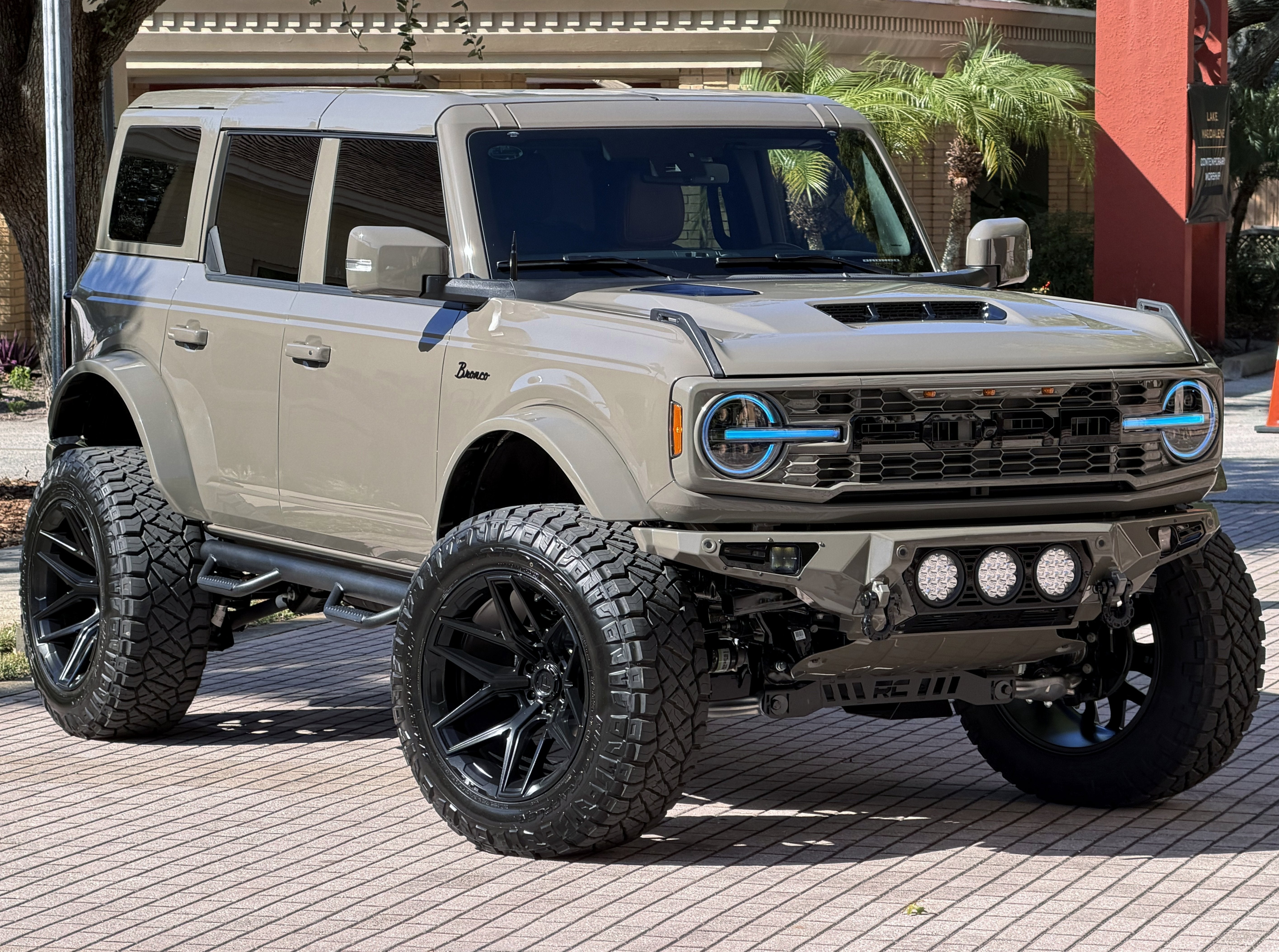 2025 Ford Bronco Outer Banks V6 Luxury Package Hard Top Custom Lifted