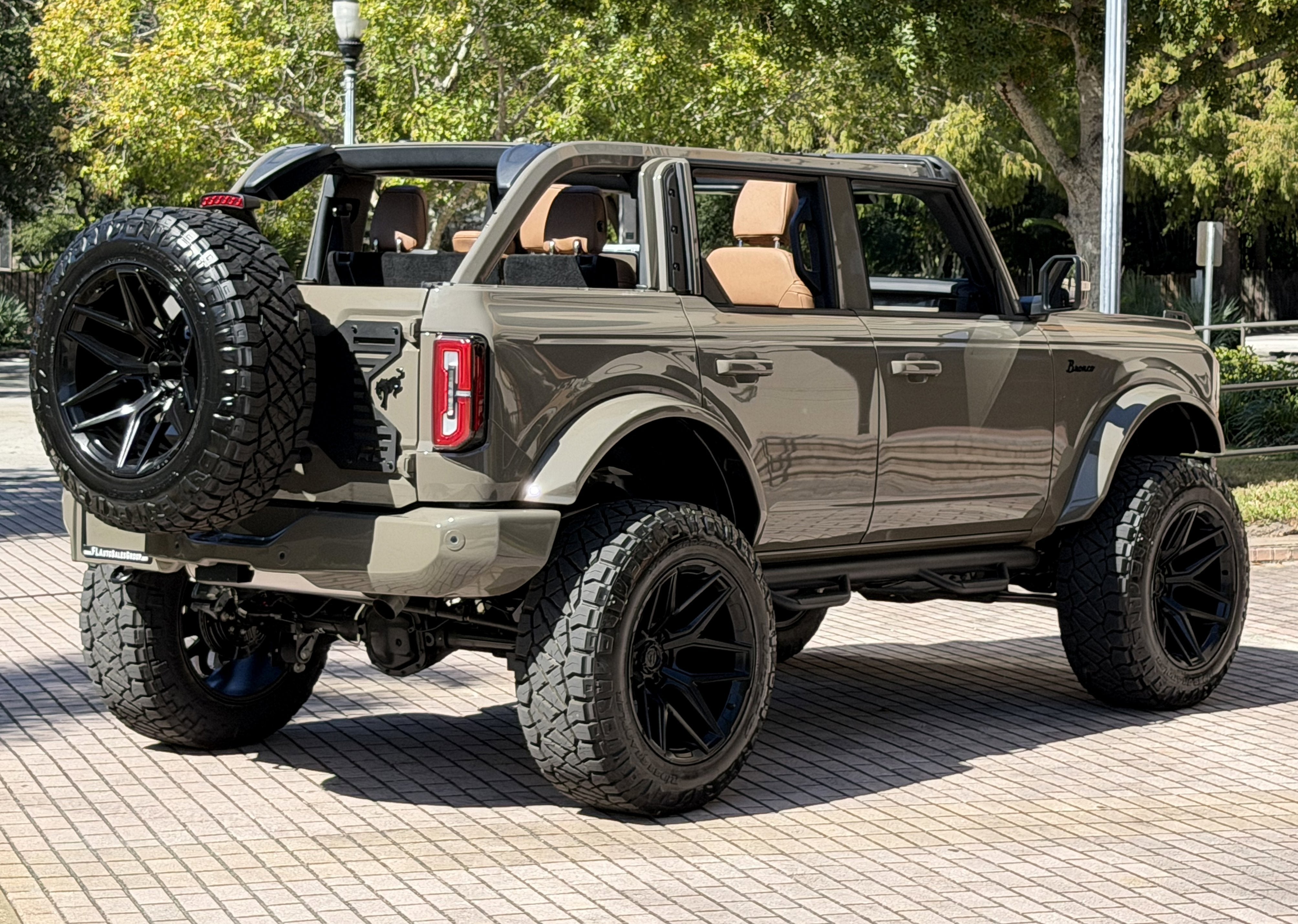 2025 Ford Bronco Outer Banks V6 Luxury Package Hard Top Custom Lifted
