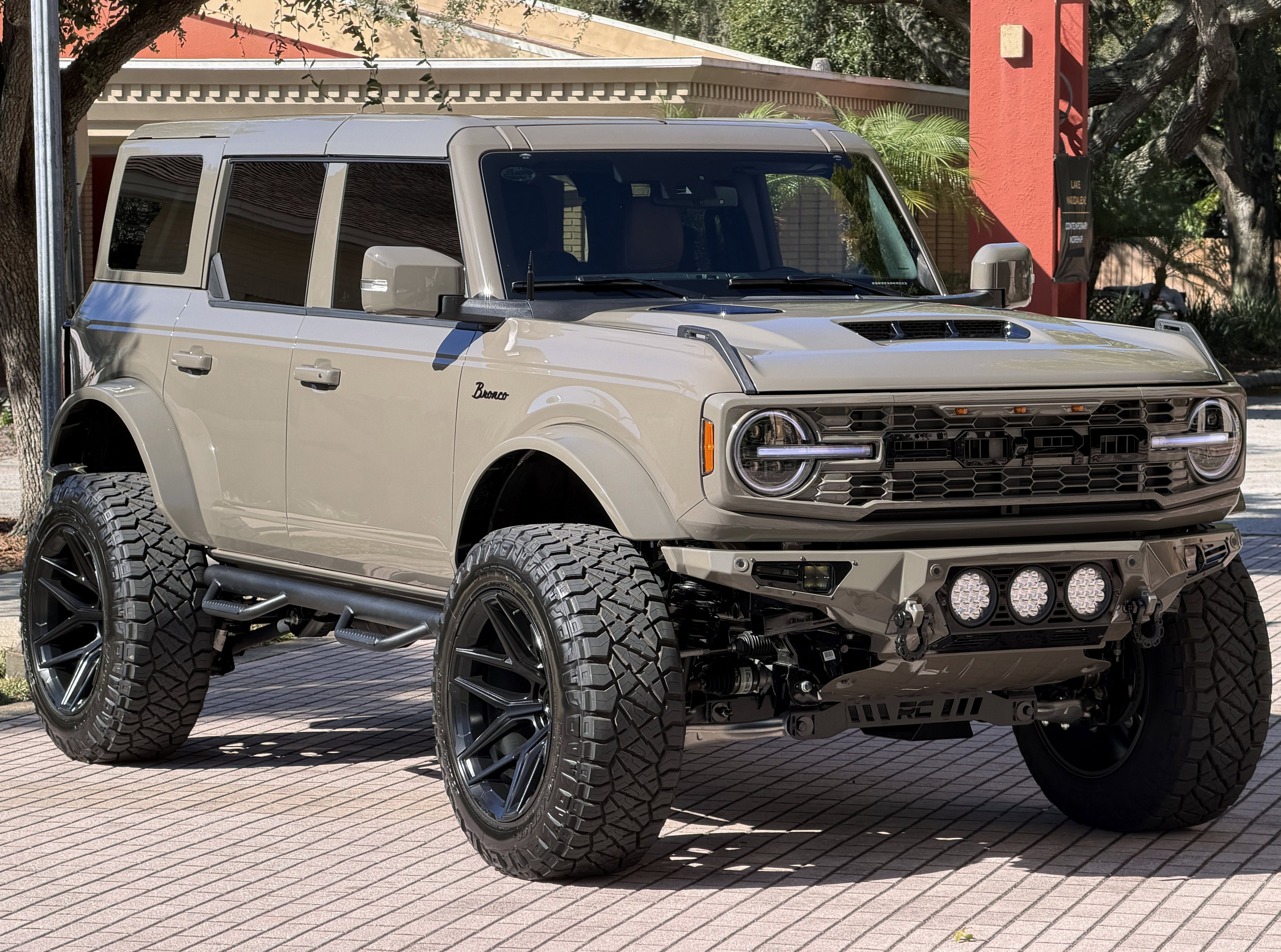2025 Ford Bronco Outer Banks V6 Luxury Package Hard Top Custom Lifted