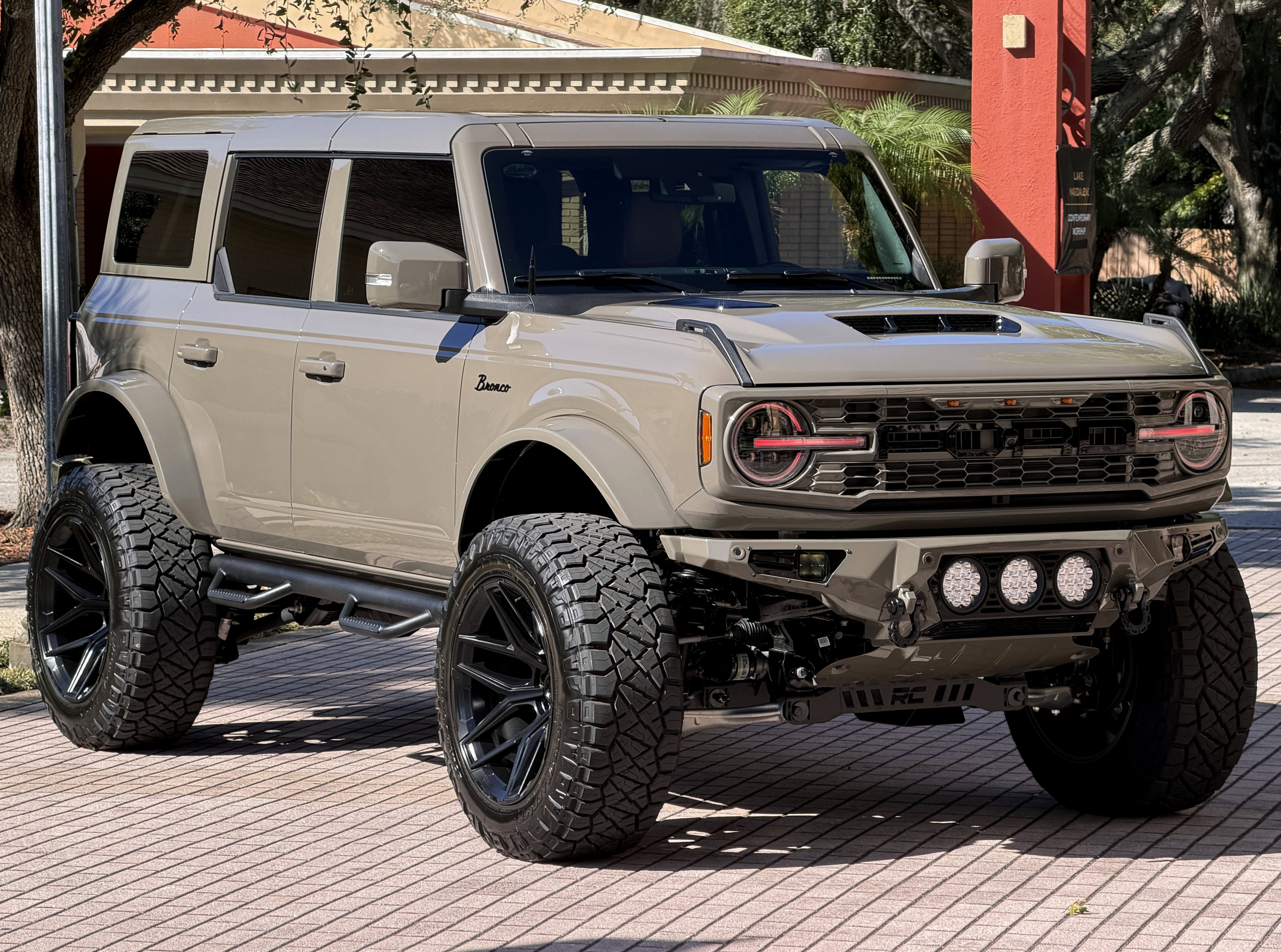 2025 Ford Bronco Outer Banks V6 Luxury Package Hard Top Custom Lifted