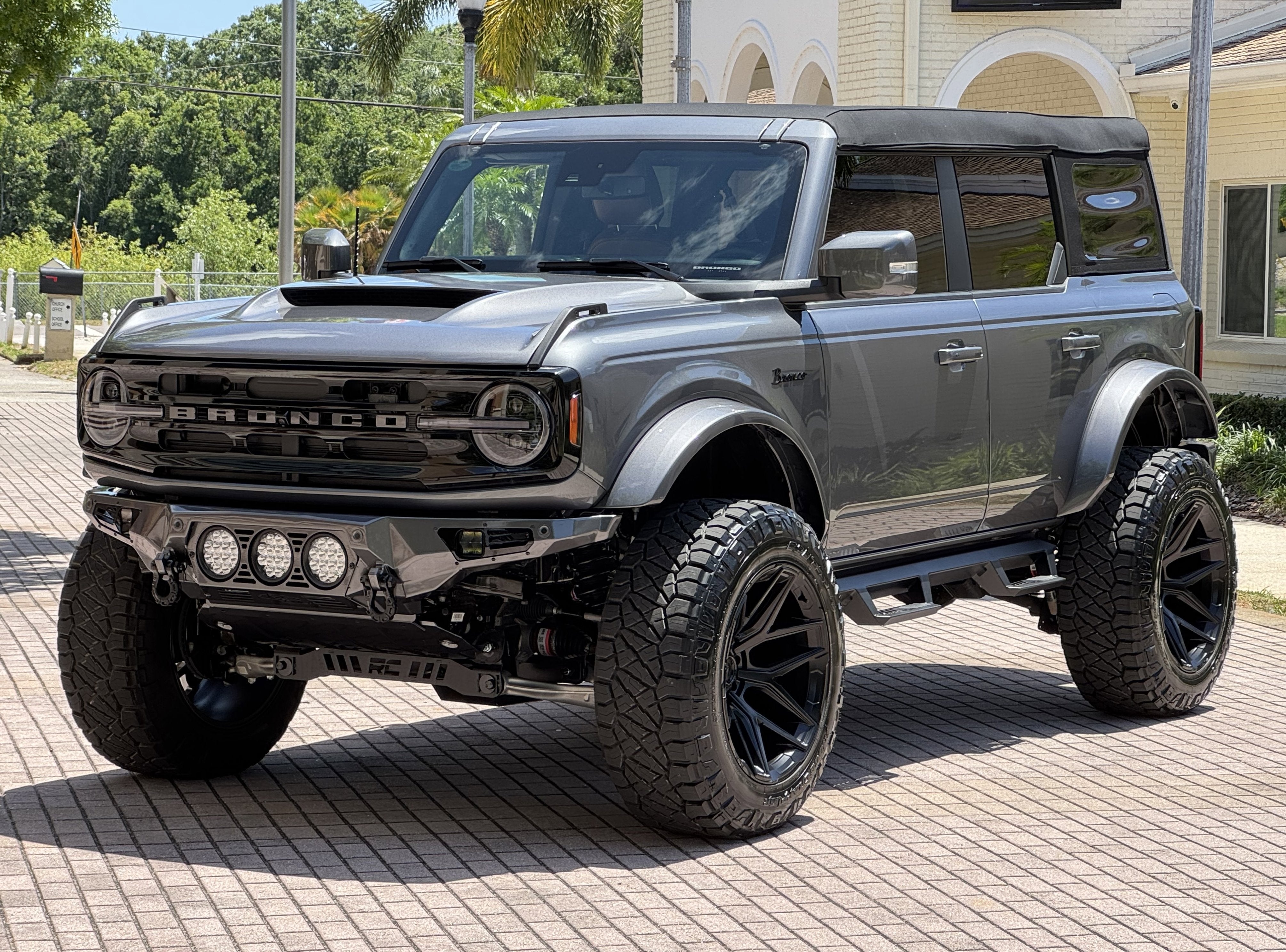 2024 Ford Bronco Outer Banks V6 Luxury Package Custom Lifted
