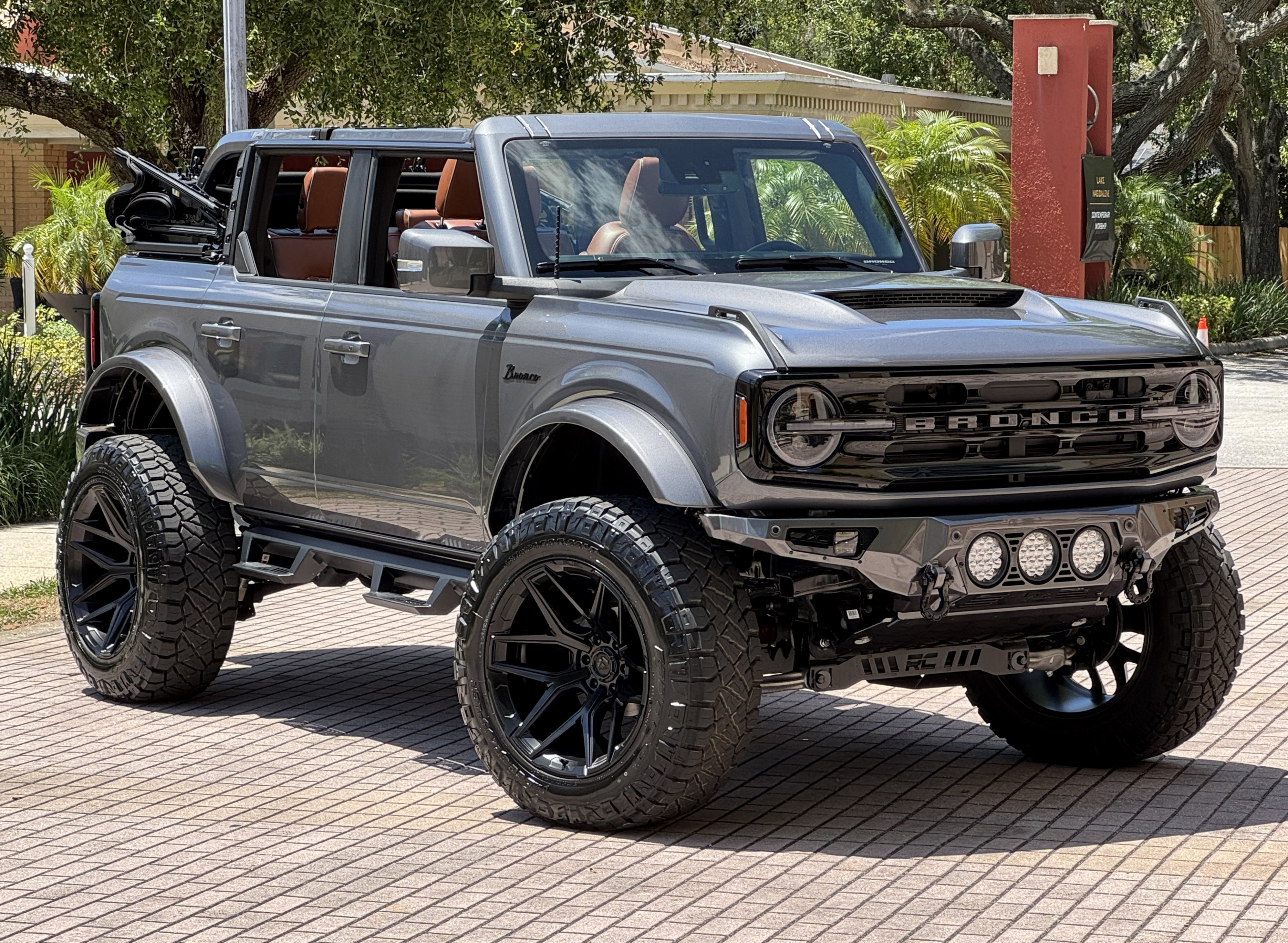 2024 Ford Bronco Outer Banks V6 Luxury Package Custom Lifted