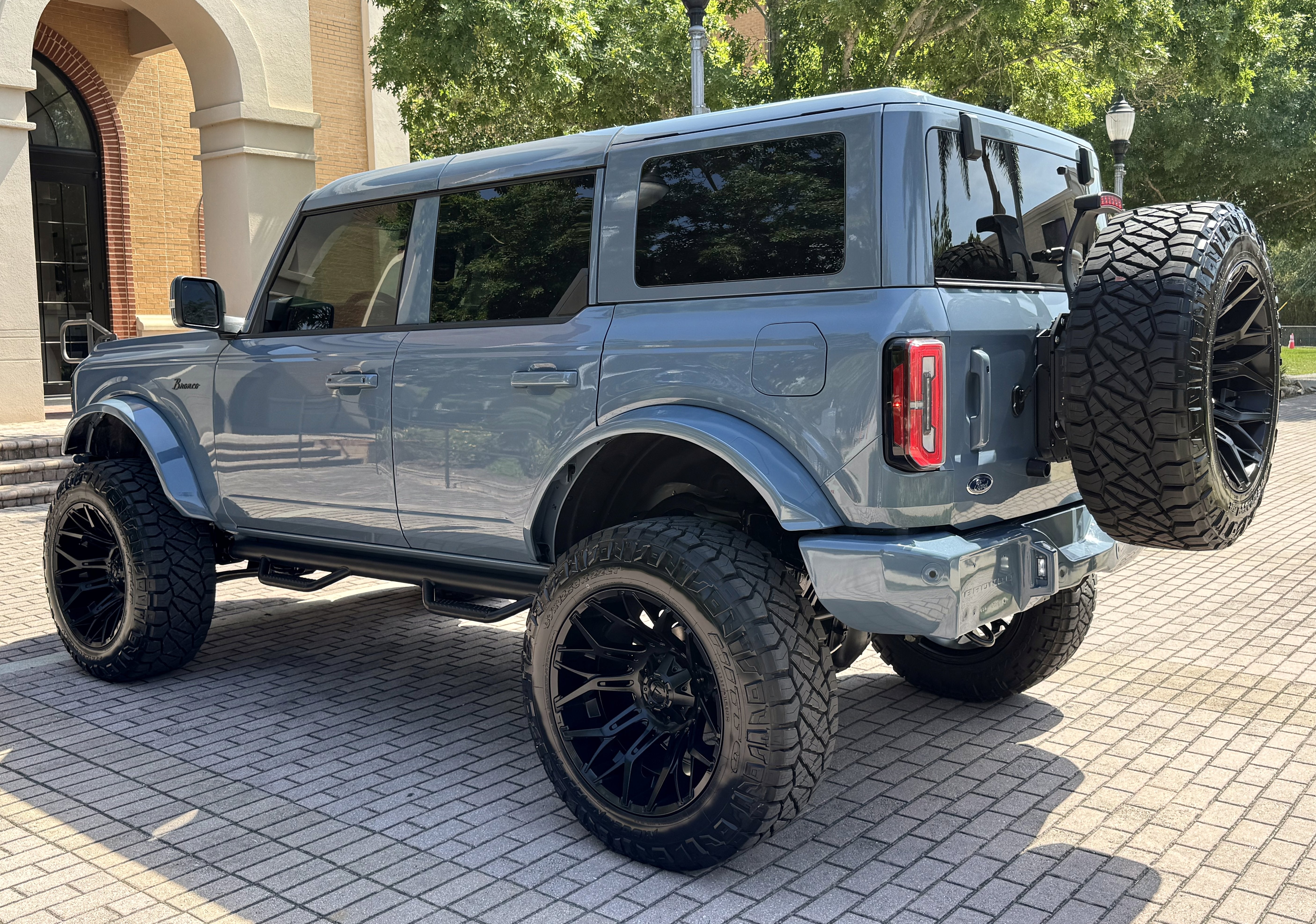 2025 Ford Bronco Outer Banks V6 Luxury Package Hard Top Custom Lifted