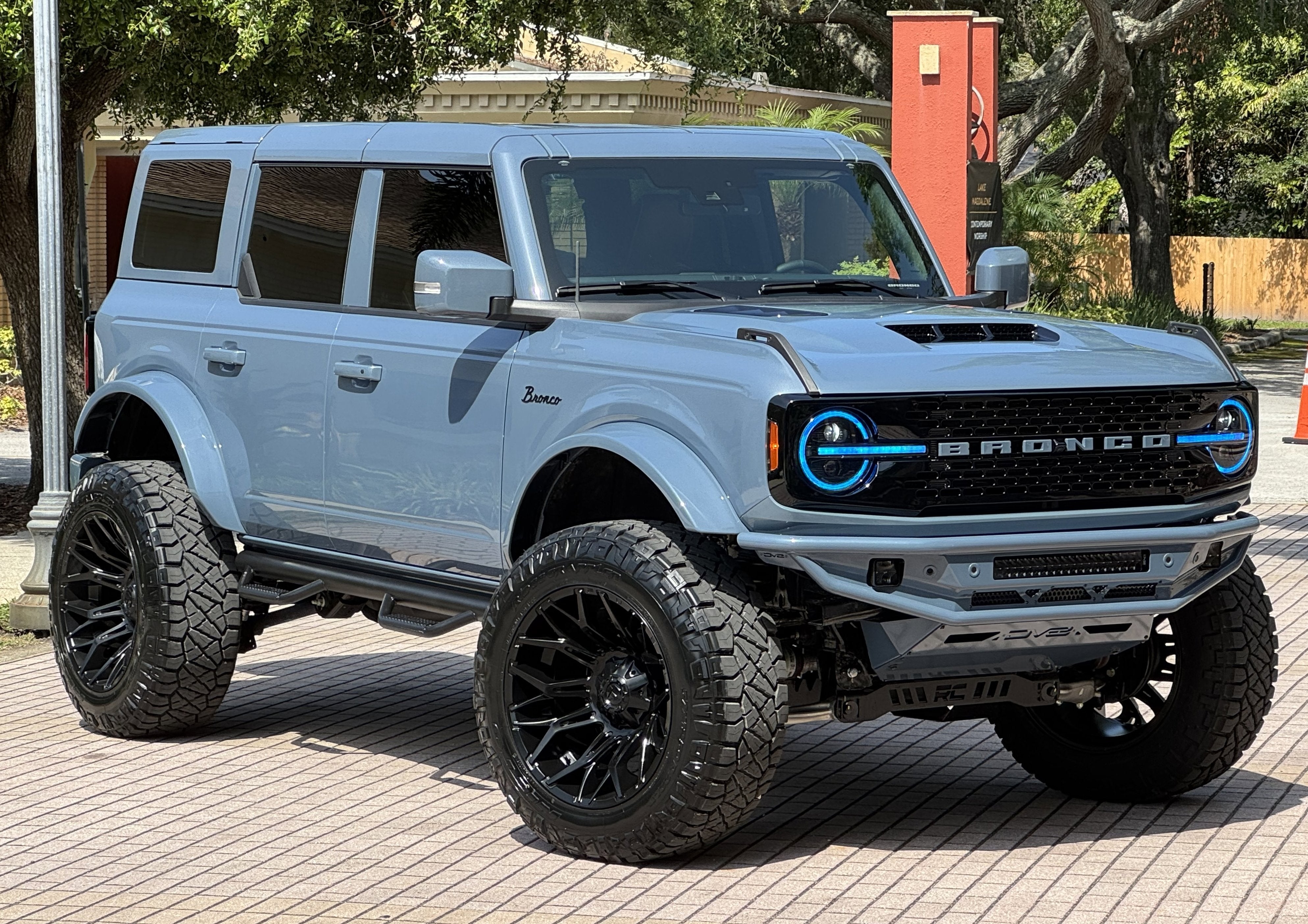 2025 Ford Bronco Outer Banks V6 Luxury Package Hard Top Custom Lifted