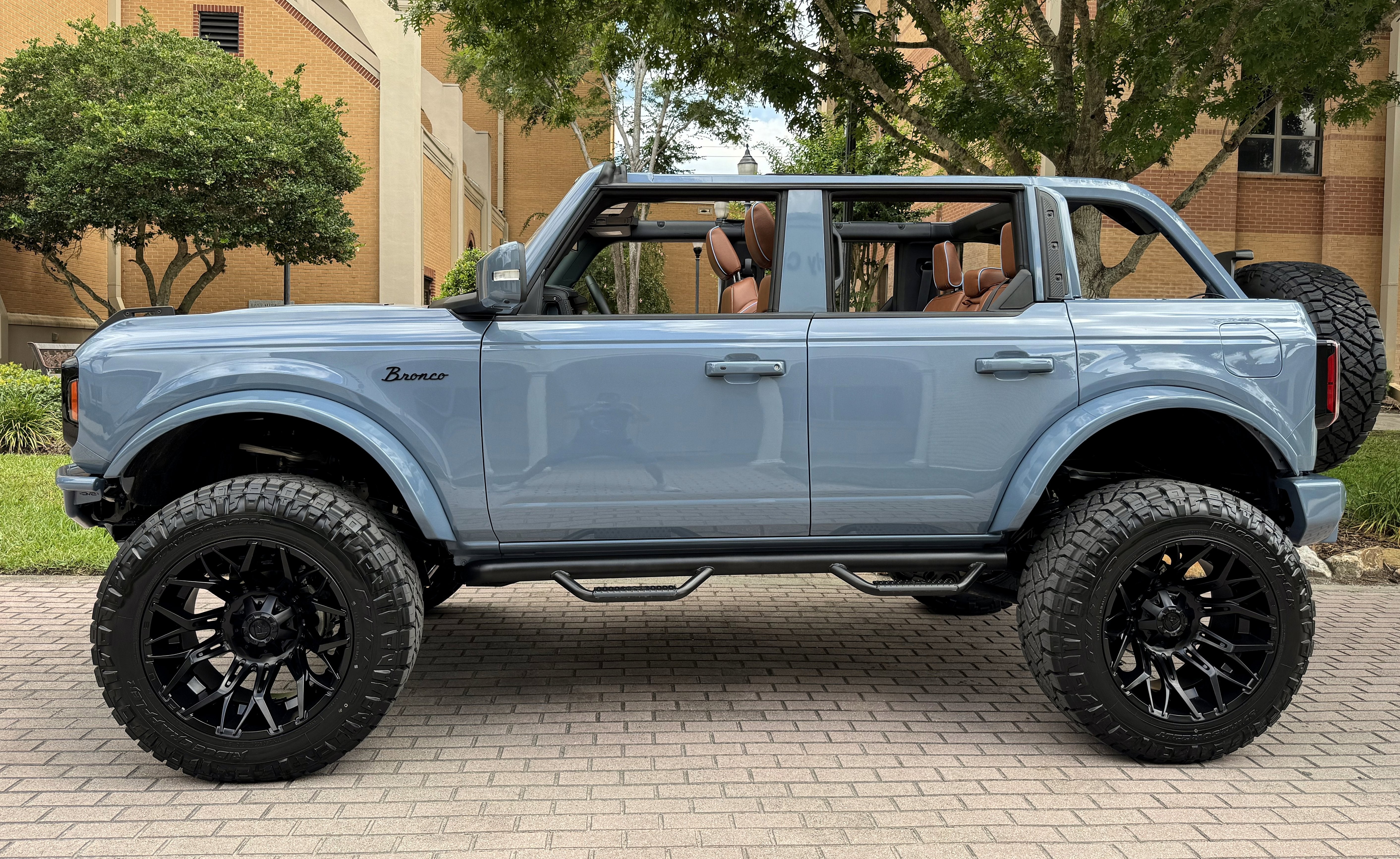 2025 Ford Bronco Outer Banks V6 Luxury Package Hard Top Custom Lifted