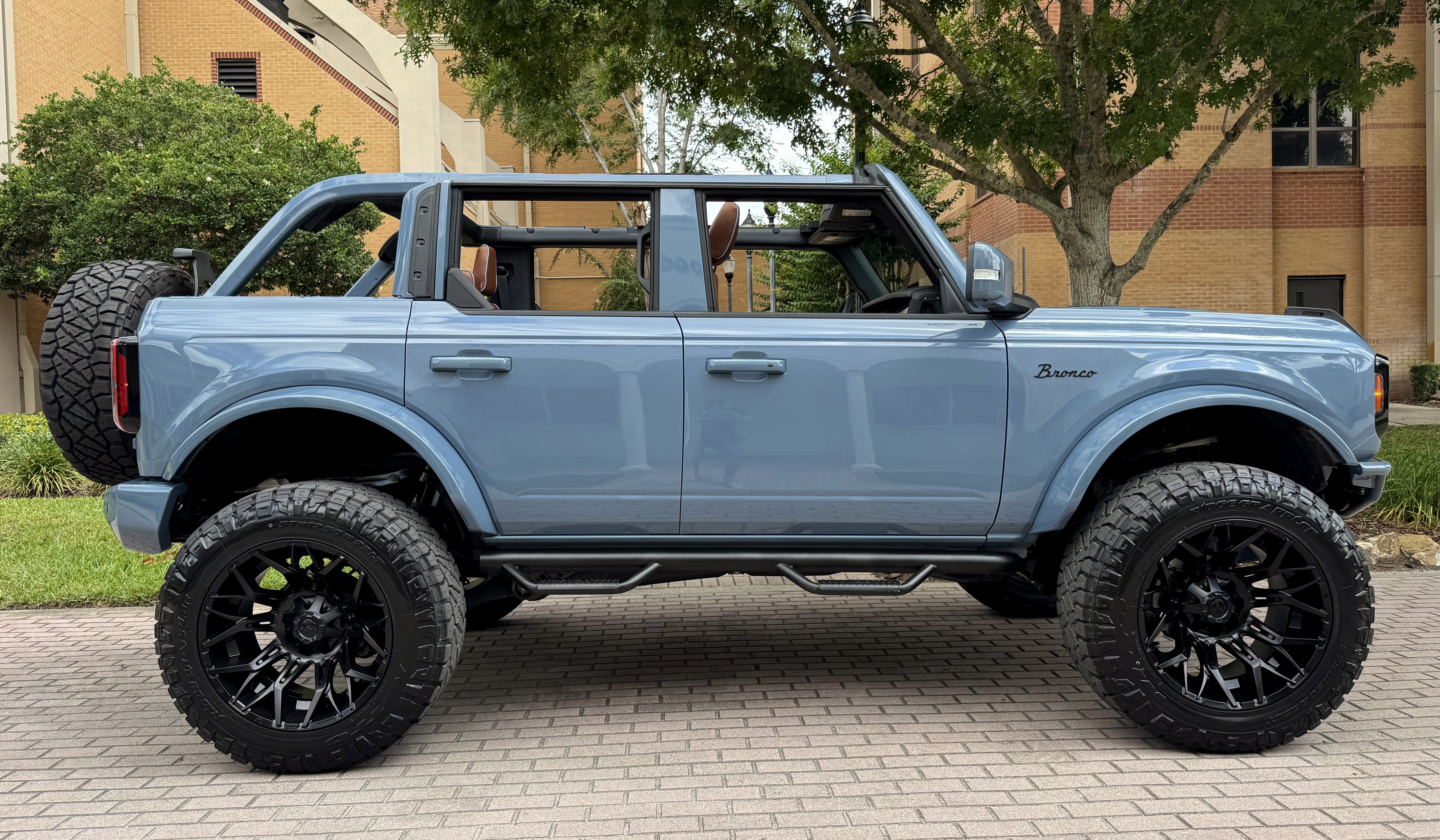 2025 Ford Bronco Outer Banks V6 Luxury Package Hard Top Custom Lifted