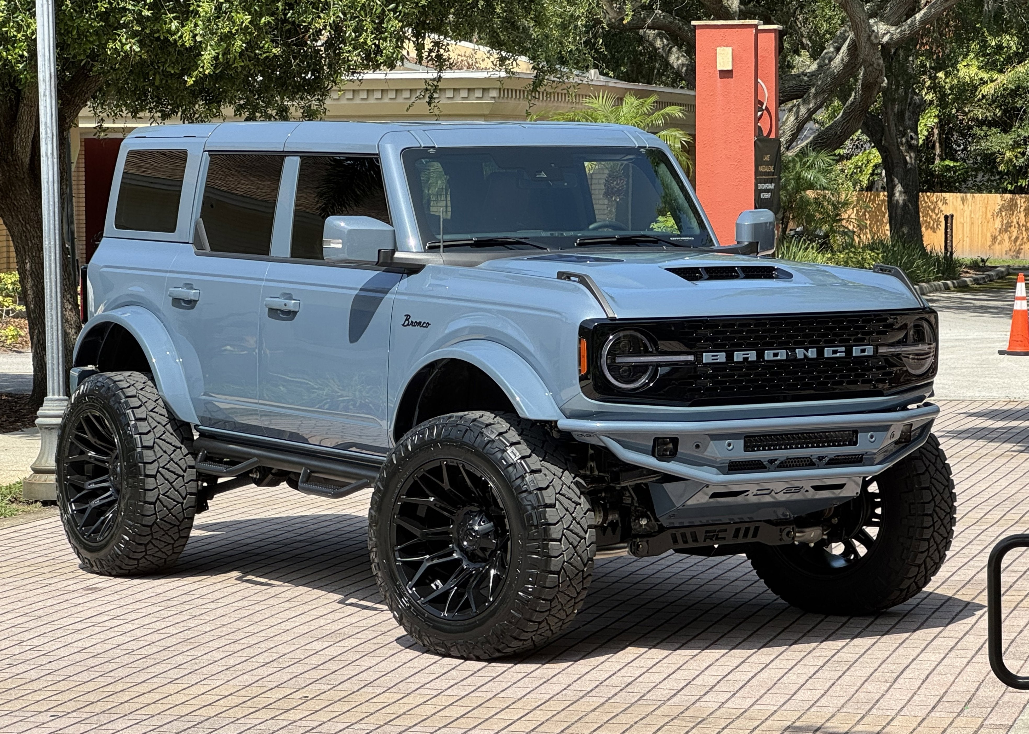 2025 Ford Bronco Outer Banks V6 Luxury Package Hard Top Custom Lifted