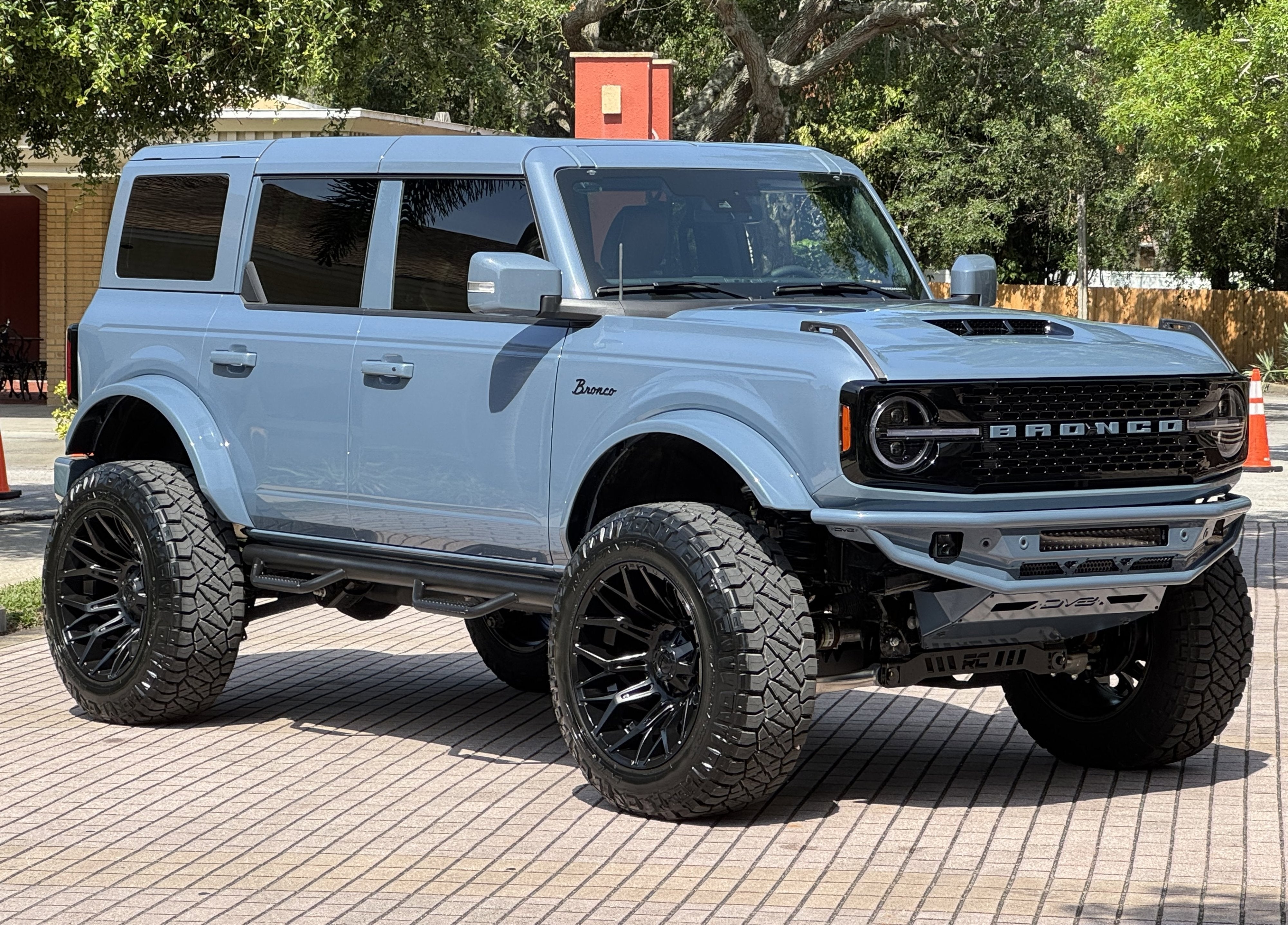 2025 Ford Bronco Outer Banks V6 Luxury Package Hard Top Custom Lifted