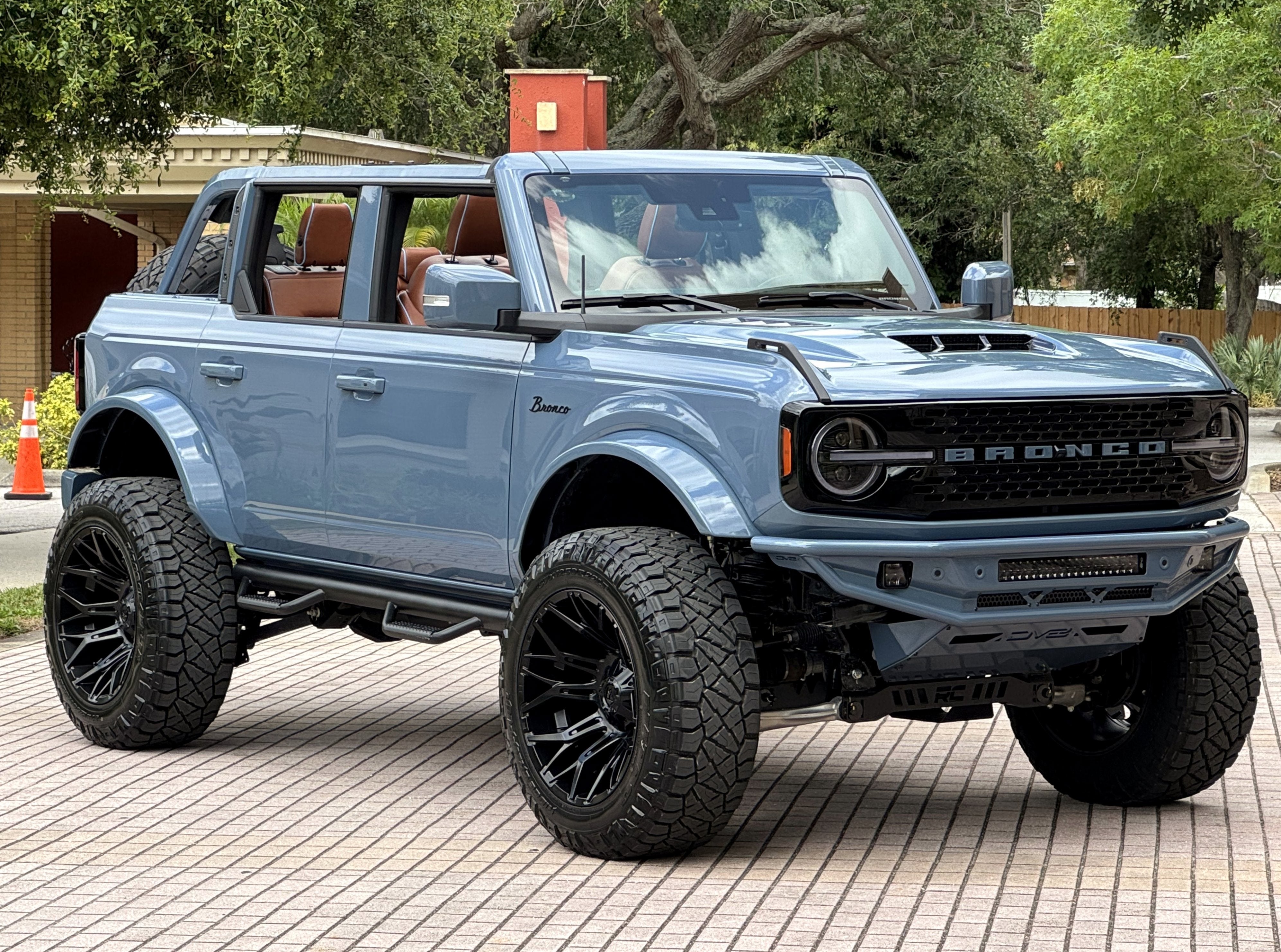 2025 Ford Bronco Outer Banks V6 Luxury Package Hard Top Custom Lifted