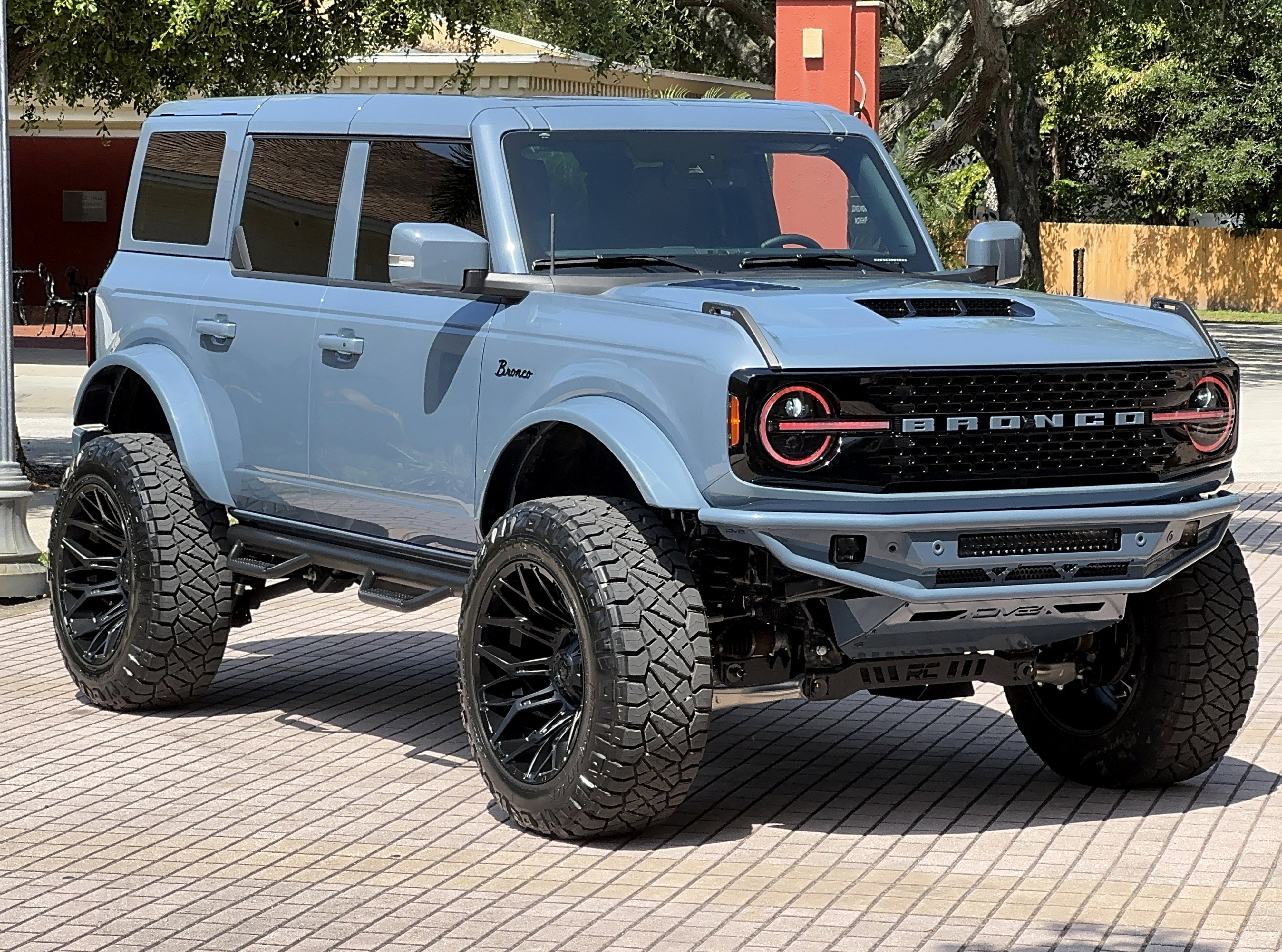 2025 Ford Bronco Outer Banks V6 Luxury Package Hard Top Custom Lifted