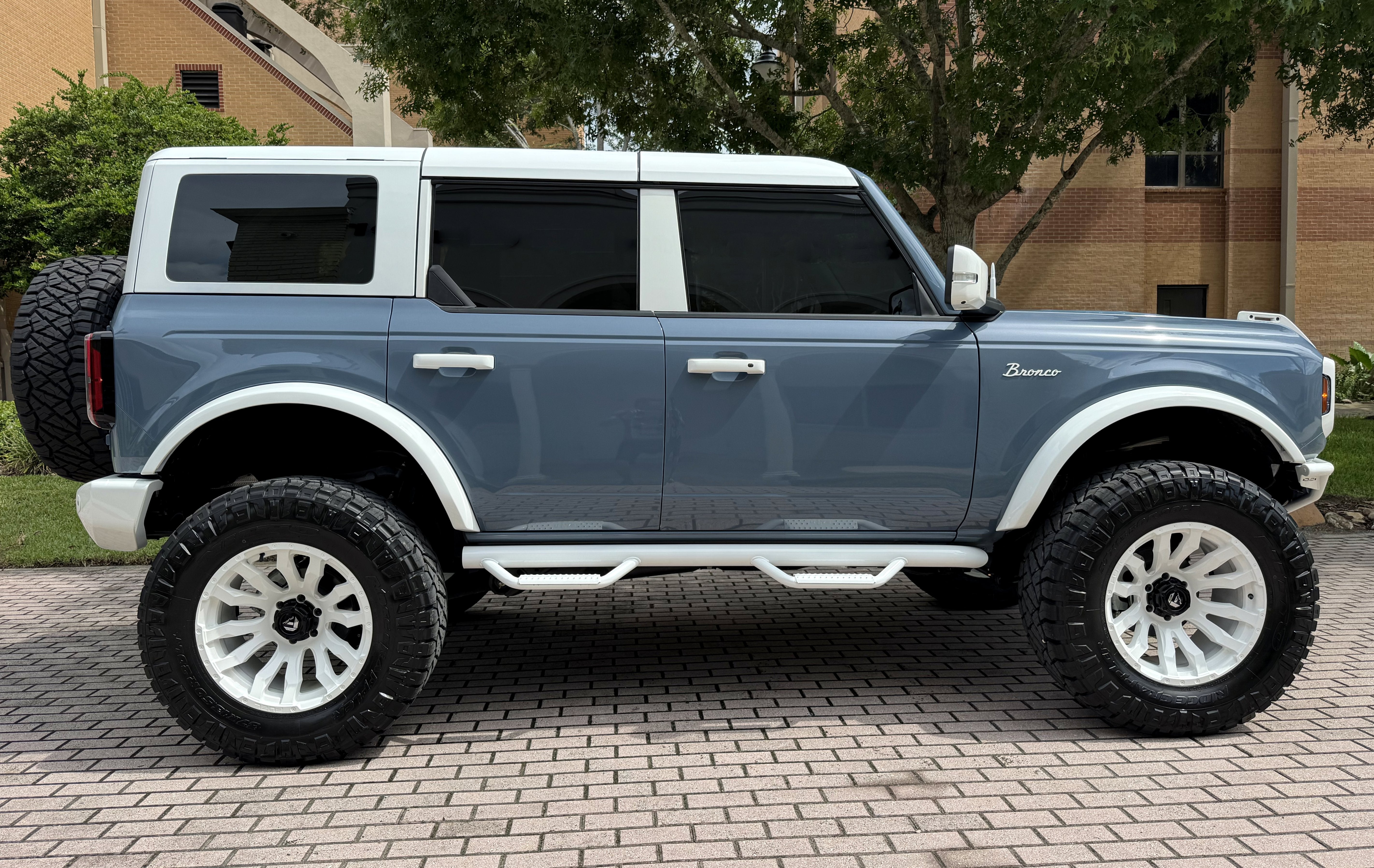 2025 Ford Bronco Outer Banks V6 Luxury Package Retro Hard Top Custom Lifted Vintage