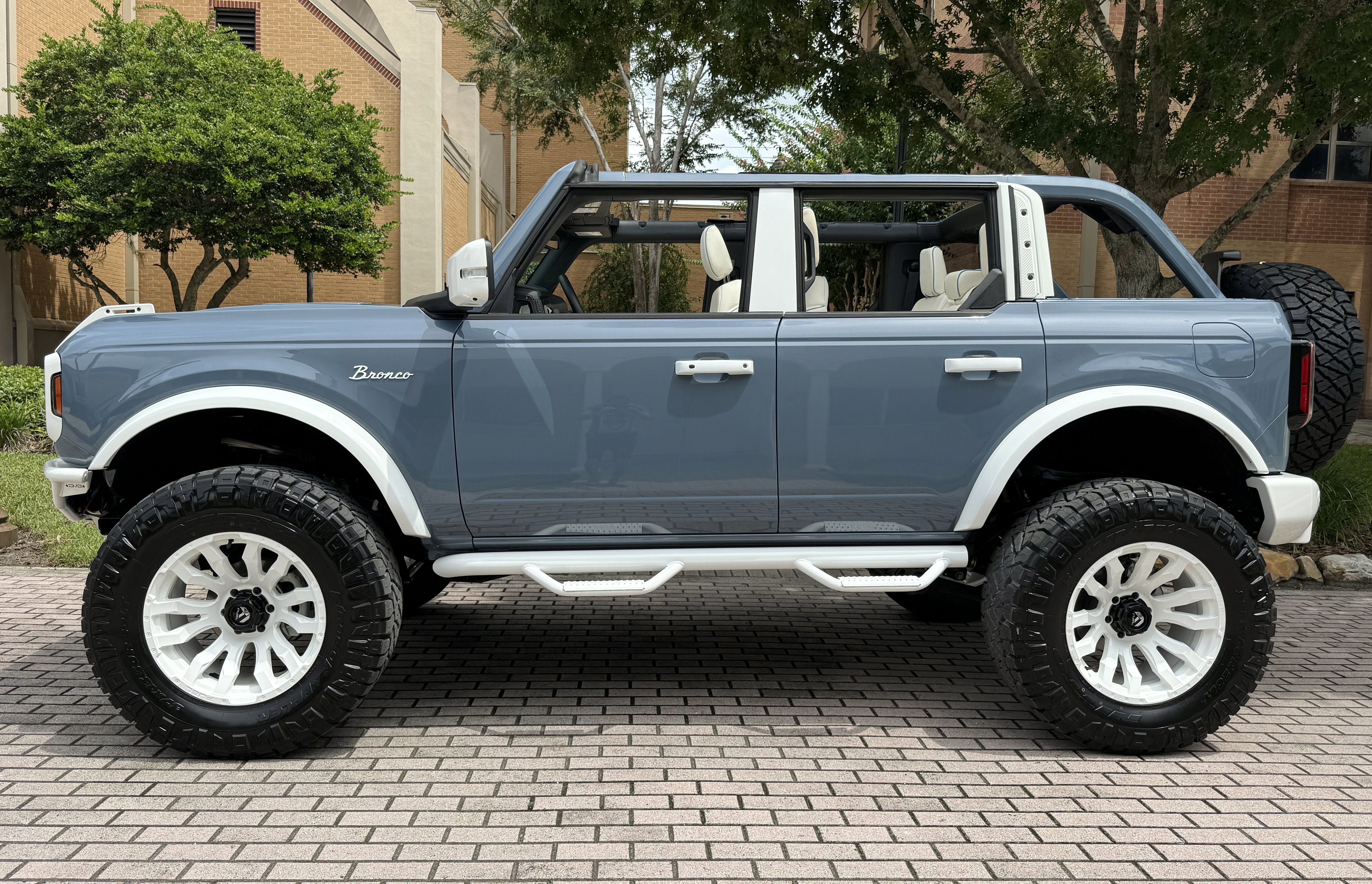 2025 Ford Bronco Outer Banks V6 Luxury Package Retro Hard Top Custom Lifted Vintage