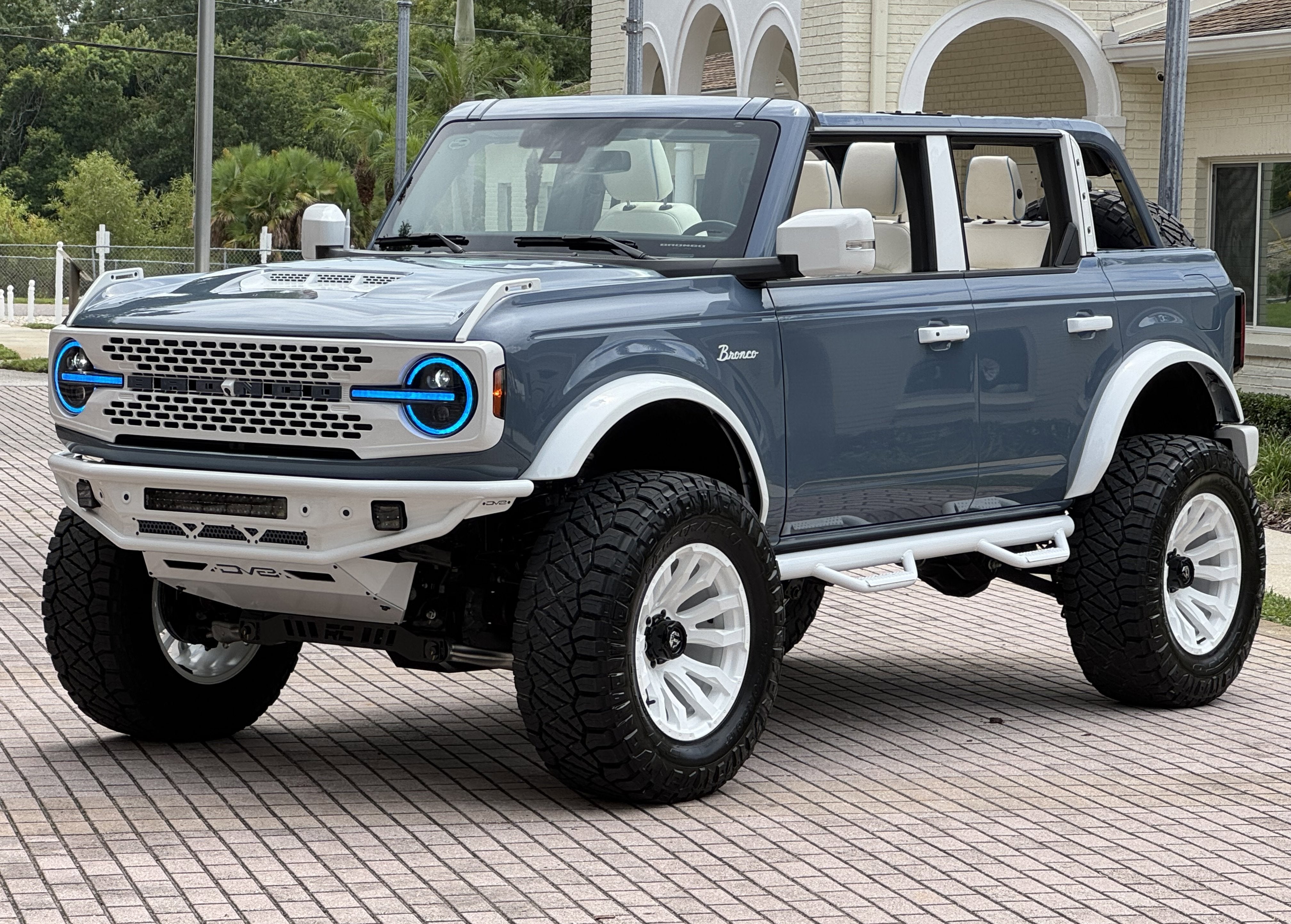 2025 Ford Bronco Outer Banks V6 Luxury Package Retro Hard Top Custom Lifted Vintage