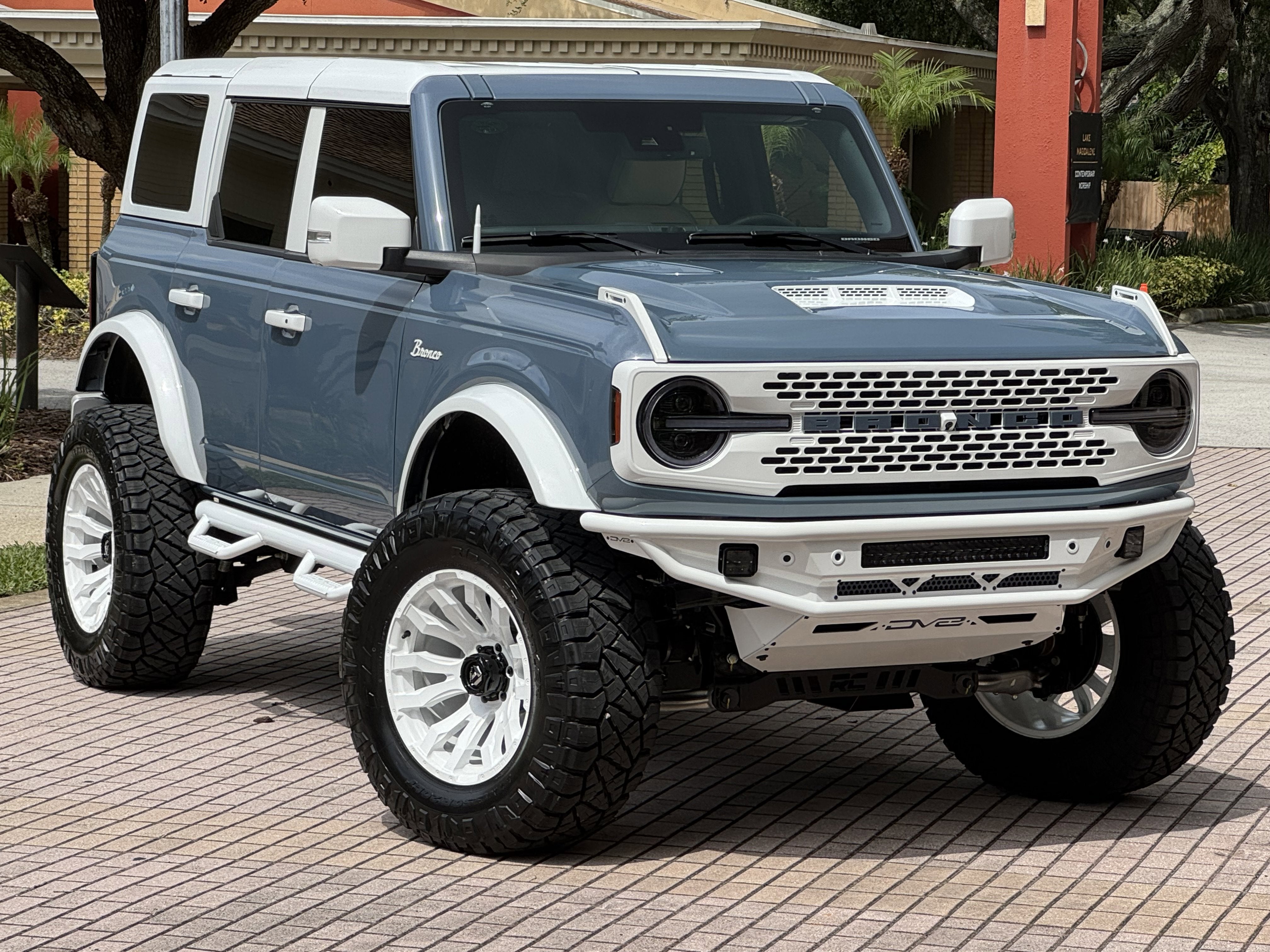 2025 Ford Bronco Outer Banks V6 Luxury Package Retro Hard Top Custom Lifted Vintage