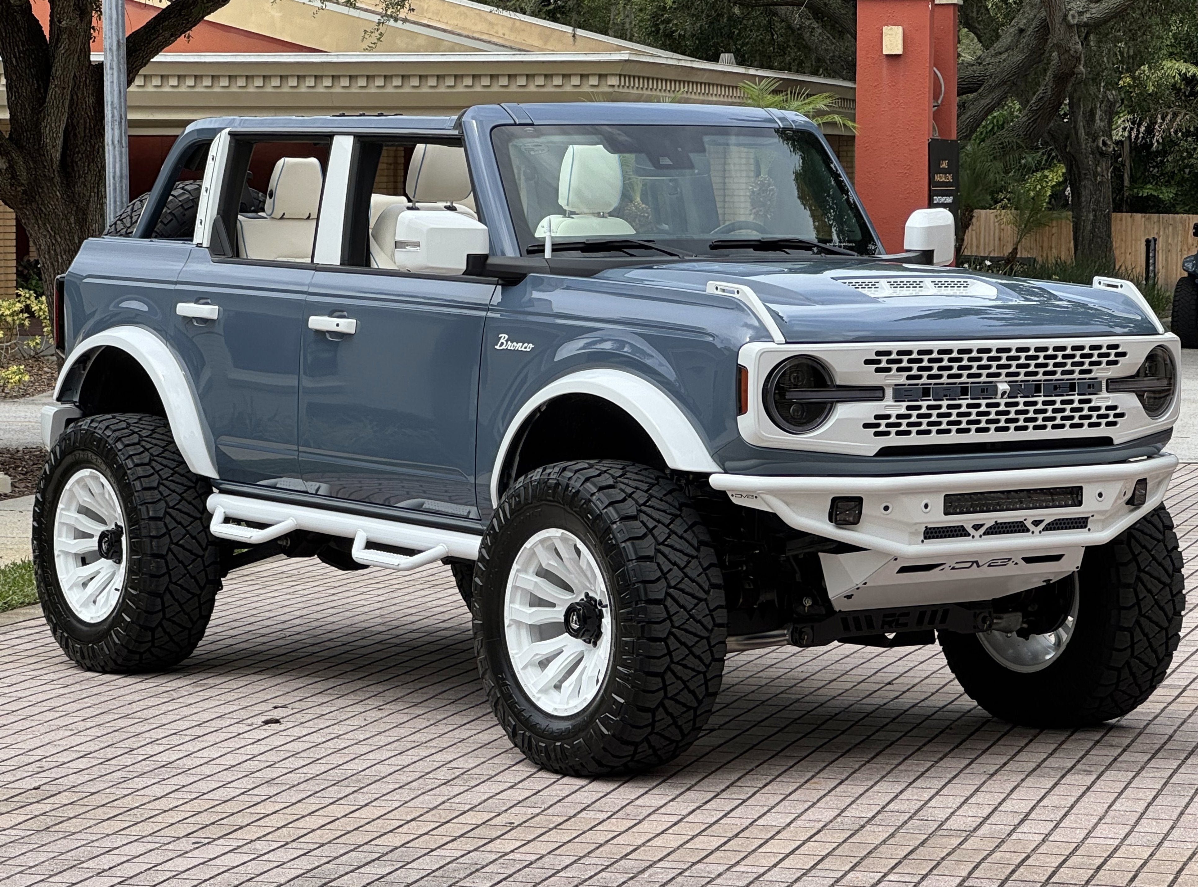 2025 Ford Bronco Outer Banks V6 Luxury Package Retro Hard Top Custom Lifted Vintage