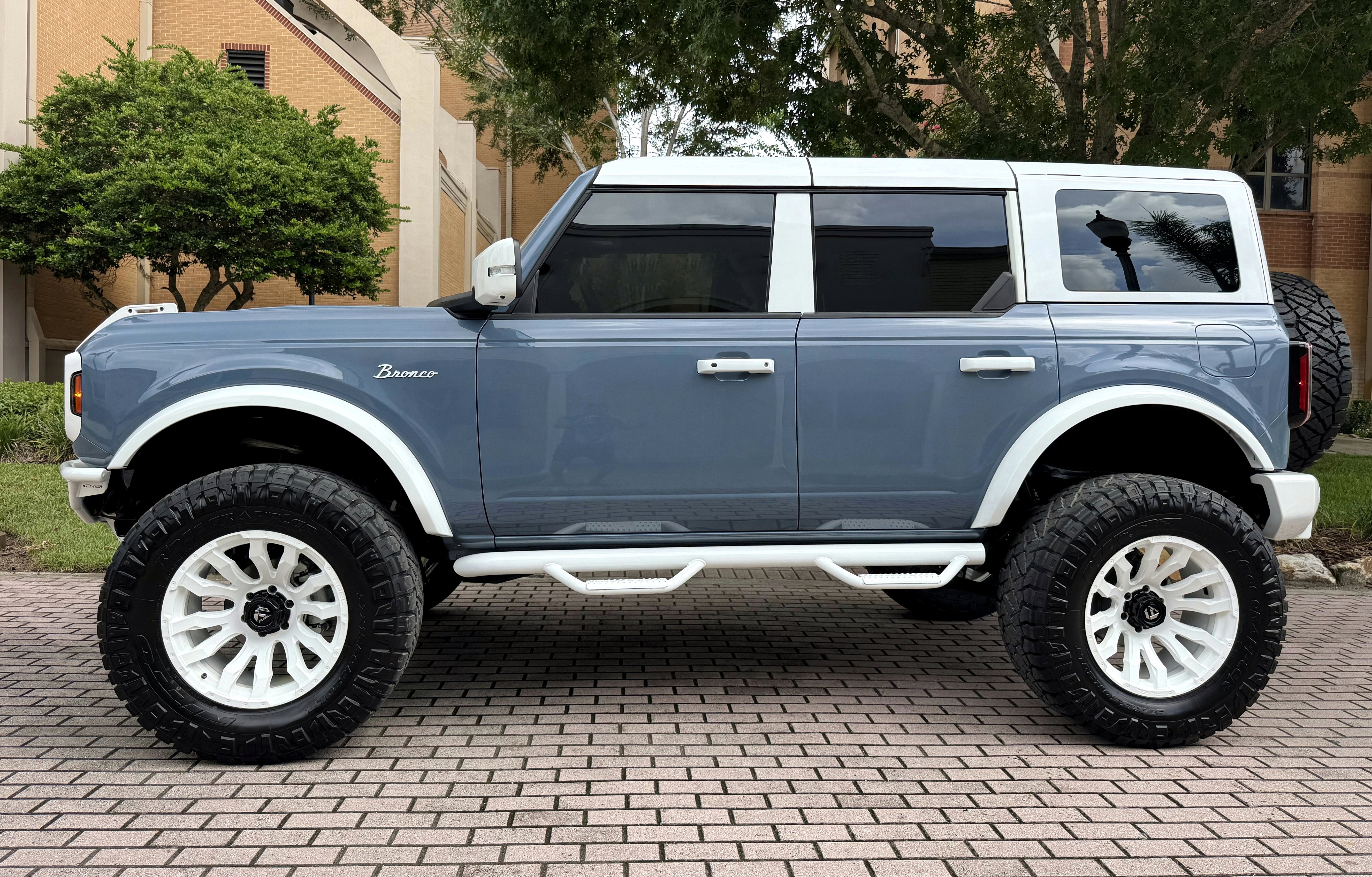 2025 Ford Bronco Outer Banks V6 Luxury Package Retro Hard Top Custom Lifted Vintage