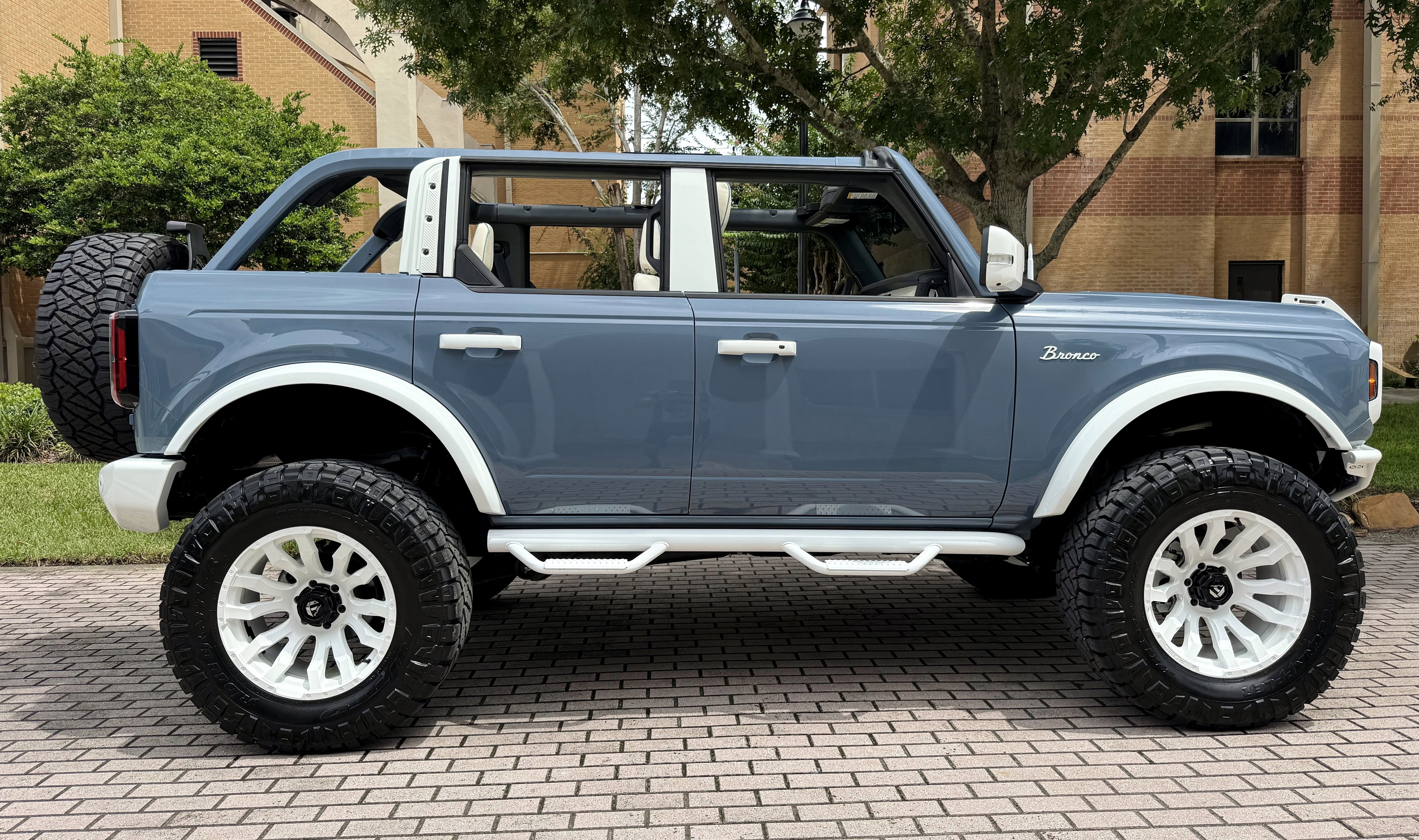 2025 Ford Bronco Outer Banks V6 Luxury Package Retro Hard Top Custom Lifted Vintage