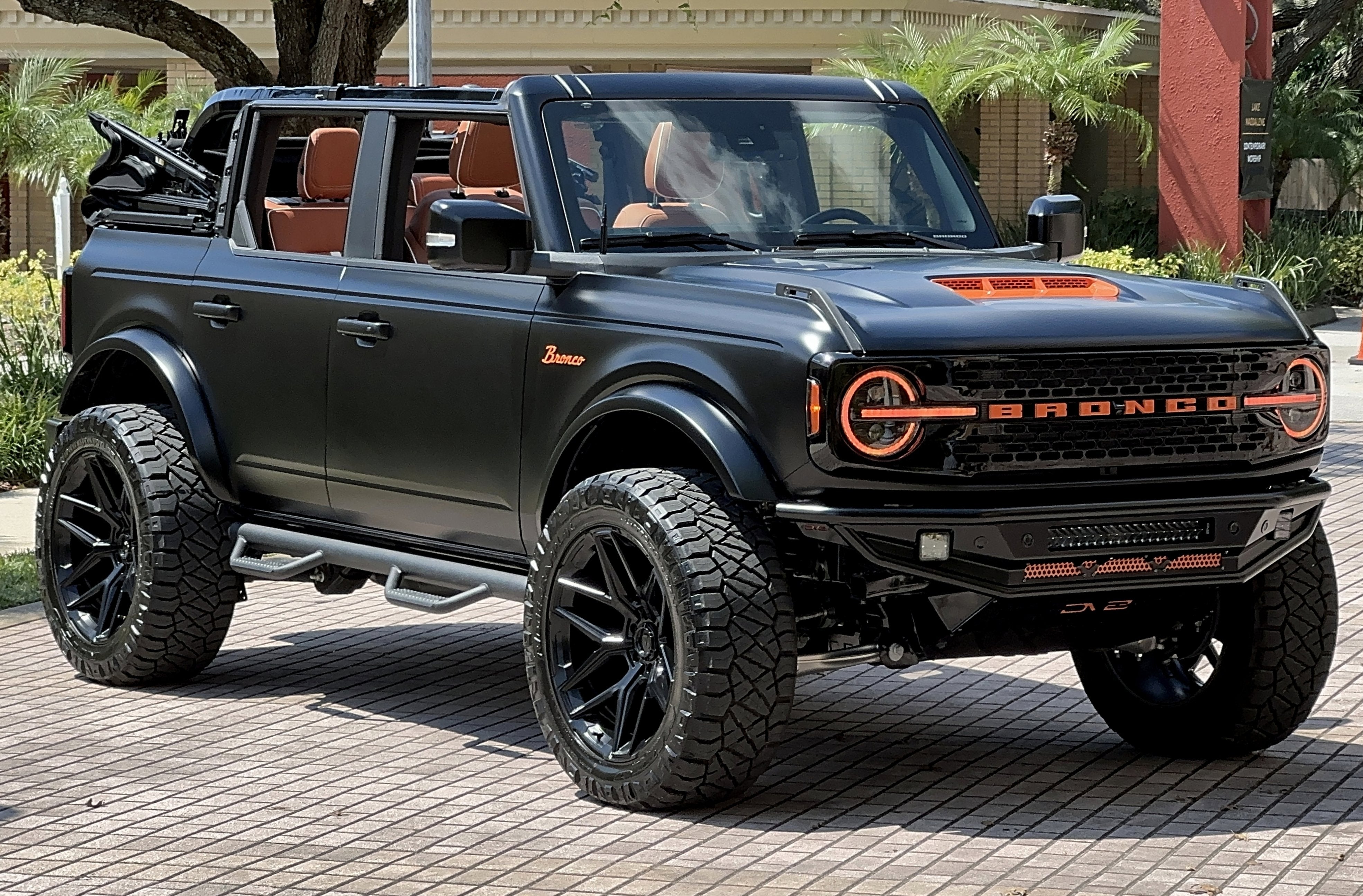 2025 Ford Bronco Outer Banks V6 Luxury Package Custom Lifted Matte Black