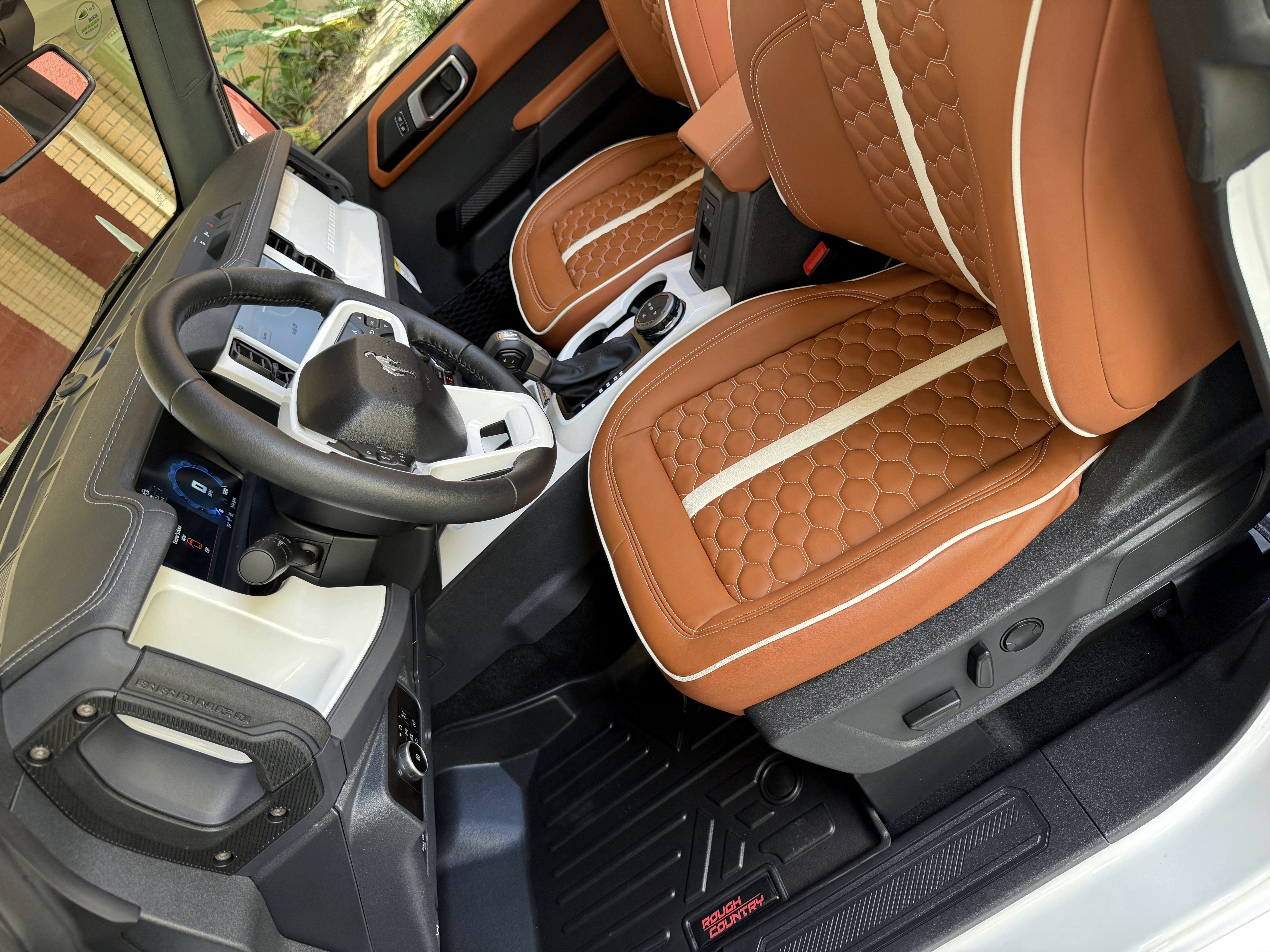 2025 Ford Bronco Outer Banks V6 Hard Top Custom Lifted